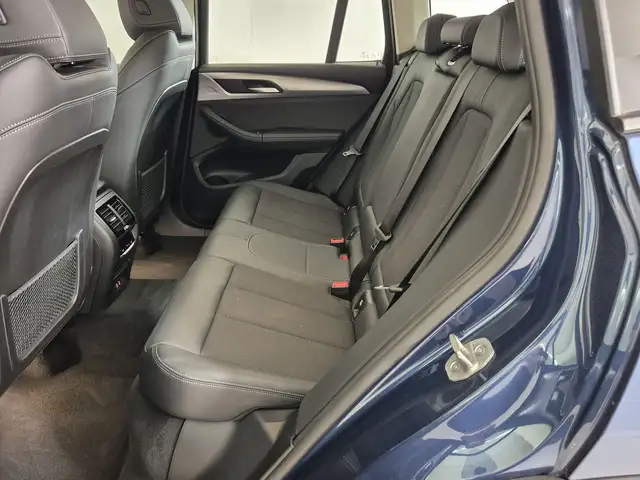 BMW X3 view 8