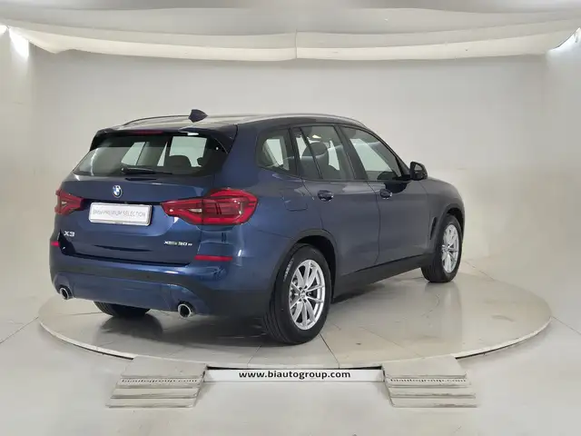 BMW X3 view 5