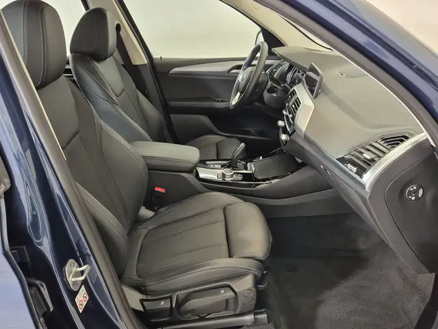 BMW X3 view 10