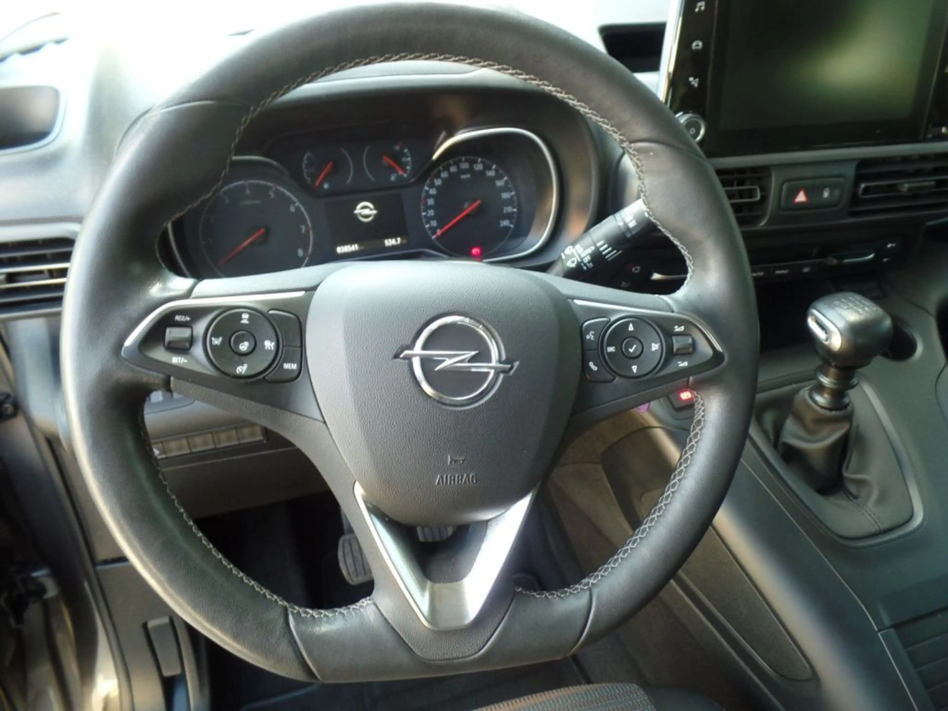 Opel Combo Life 1.5 D Start/Stop Elegance — photo 11
