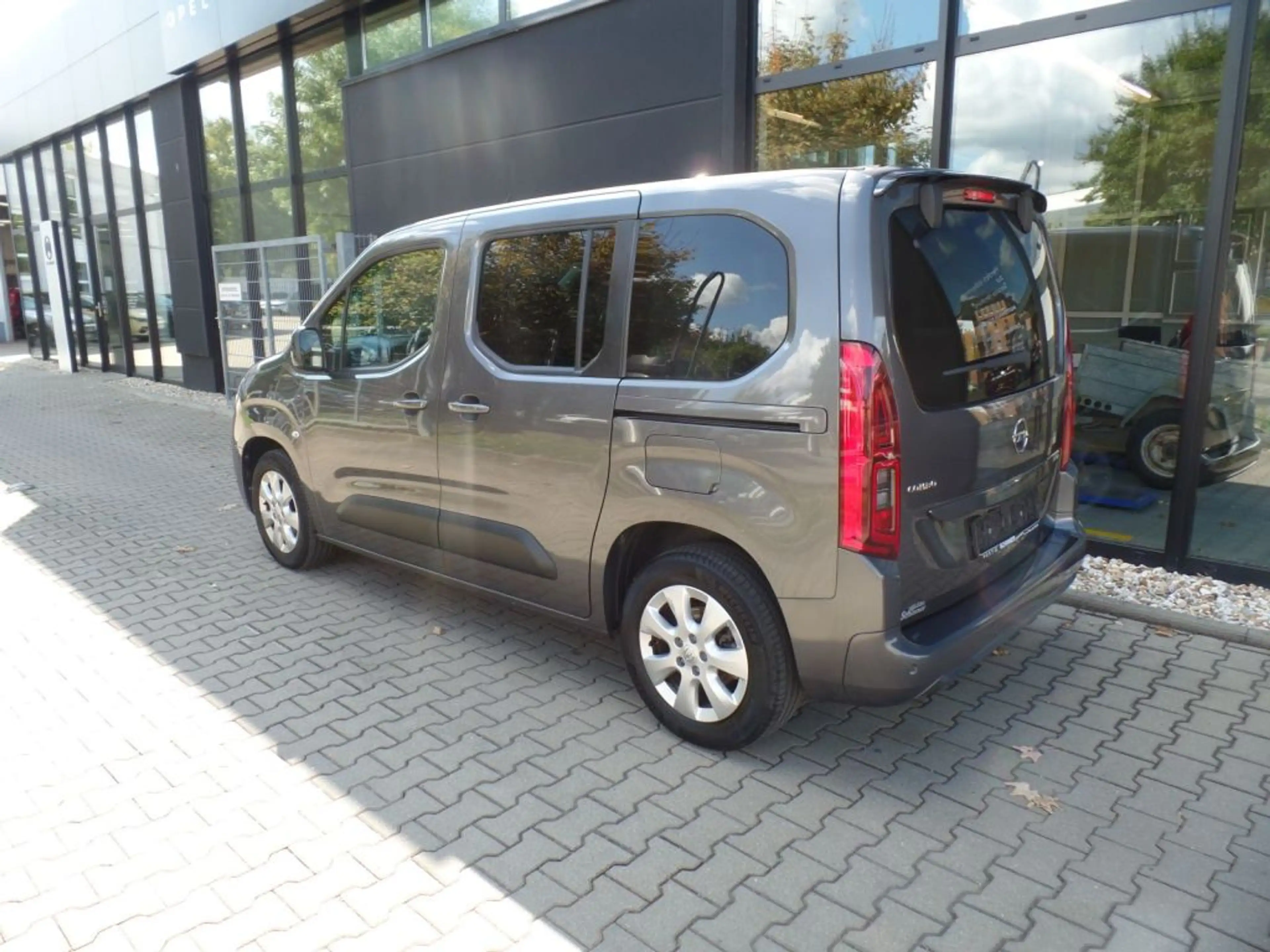 Opel Combo Life 1.5 D Start/Stop Elegance — photo 6