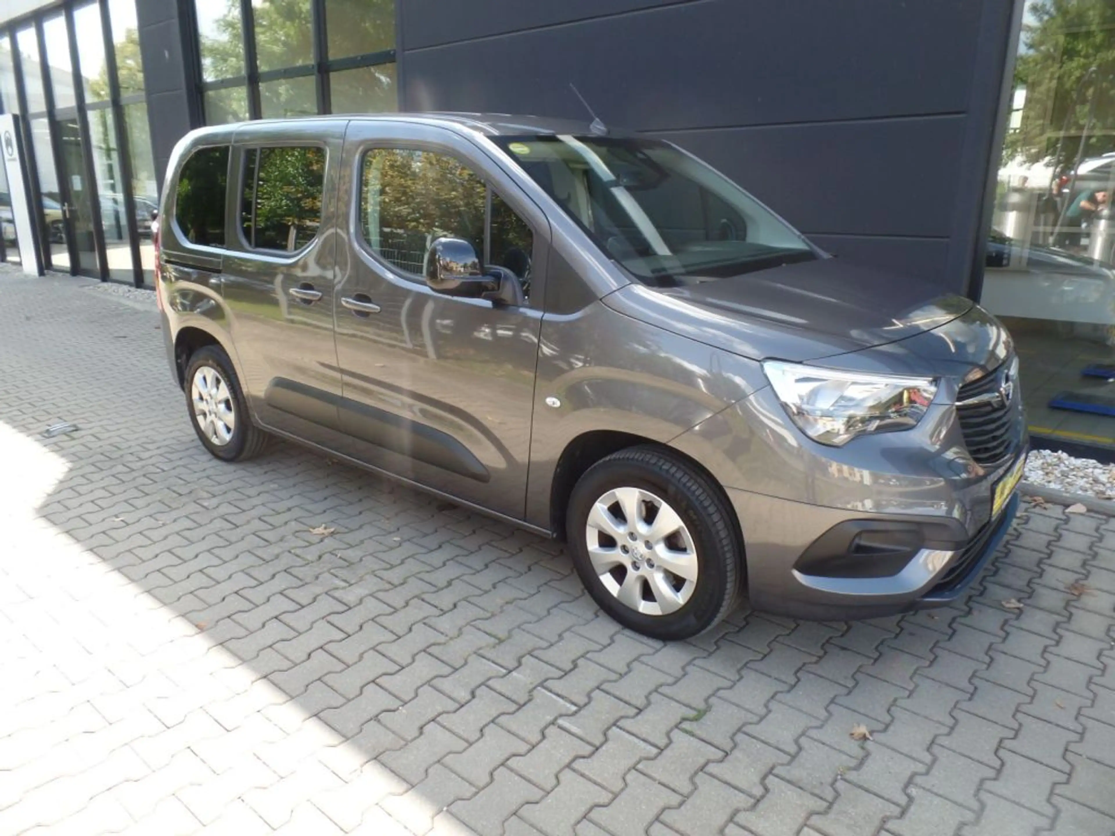 Opel Combo Life 1.5 D Start/Stop Elegance — photo 14
