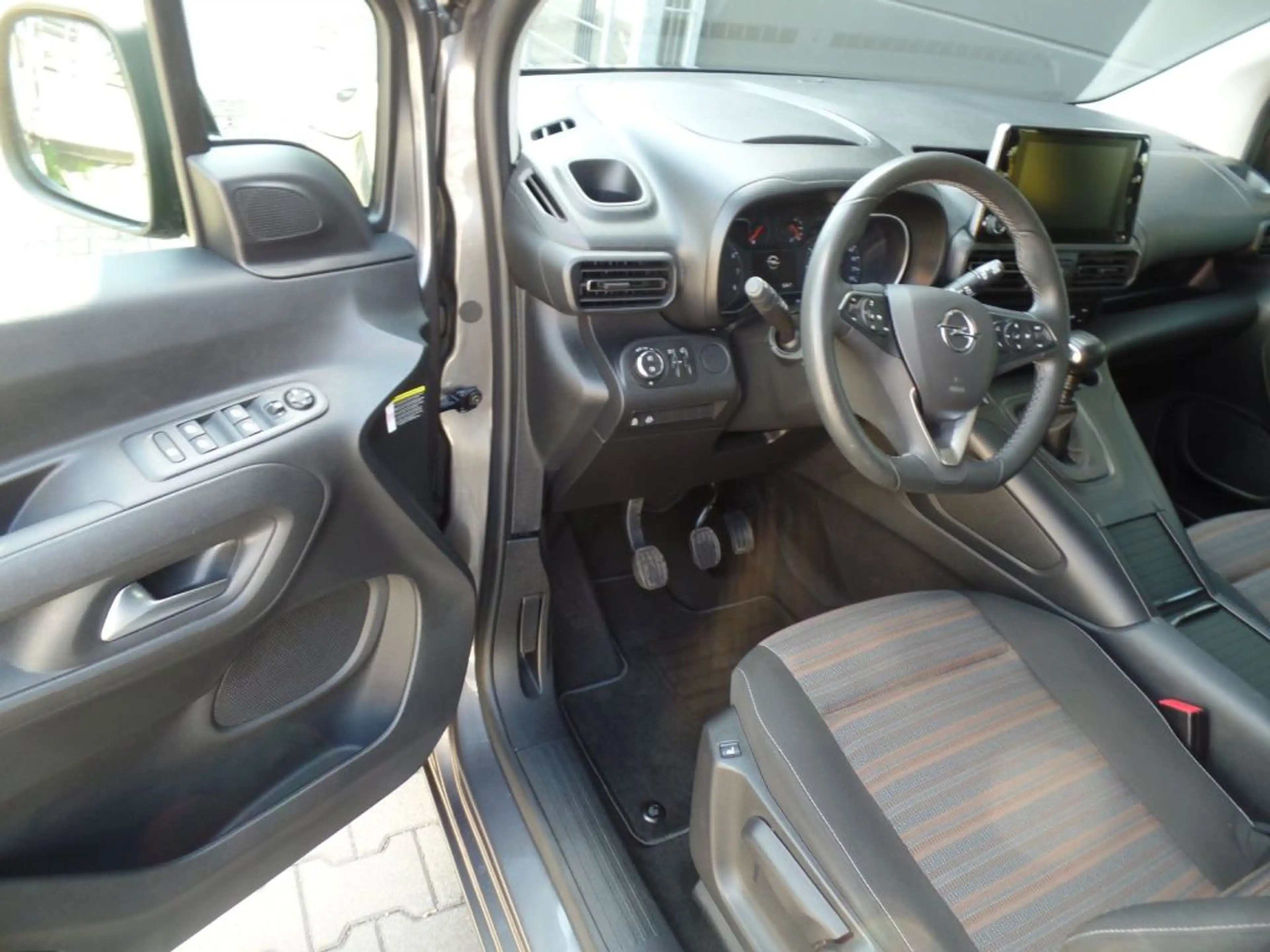 Opel Combo Life 1.5 D Start/Stop Elegance — photo 10