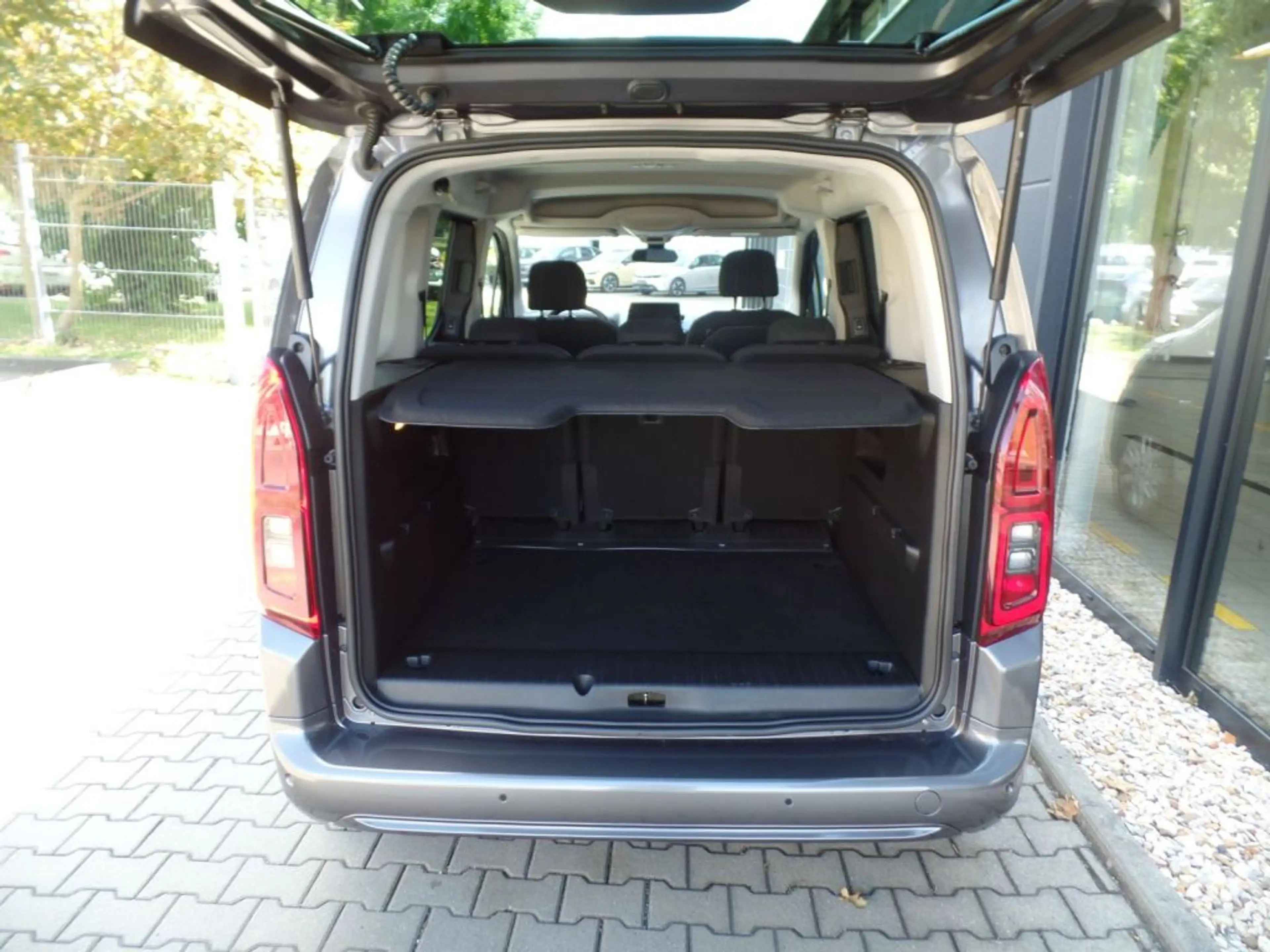 Opel Combo Life 1.5 D Start/Stop Elegance — photo 9
