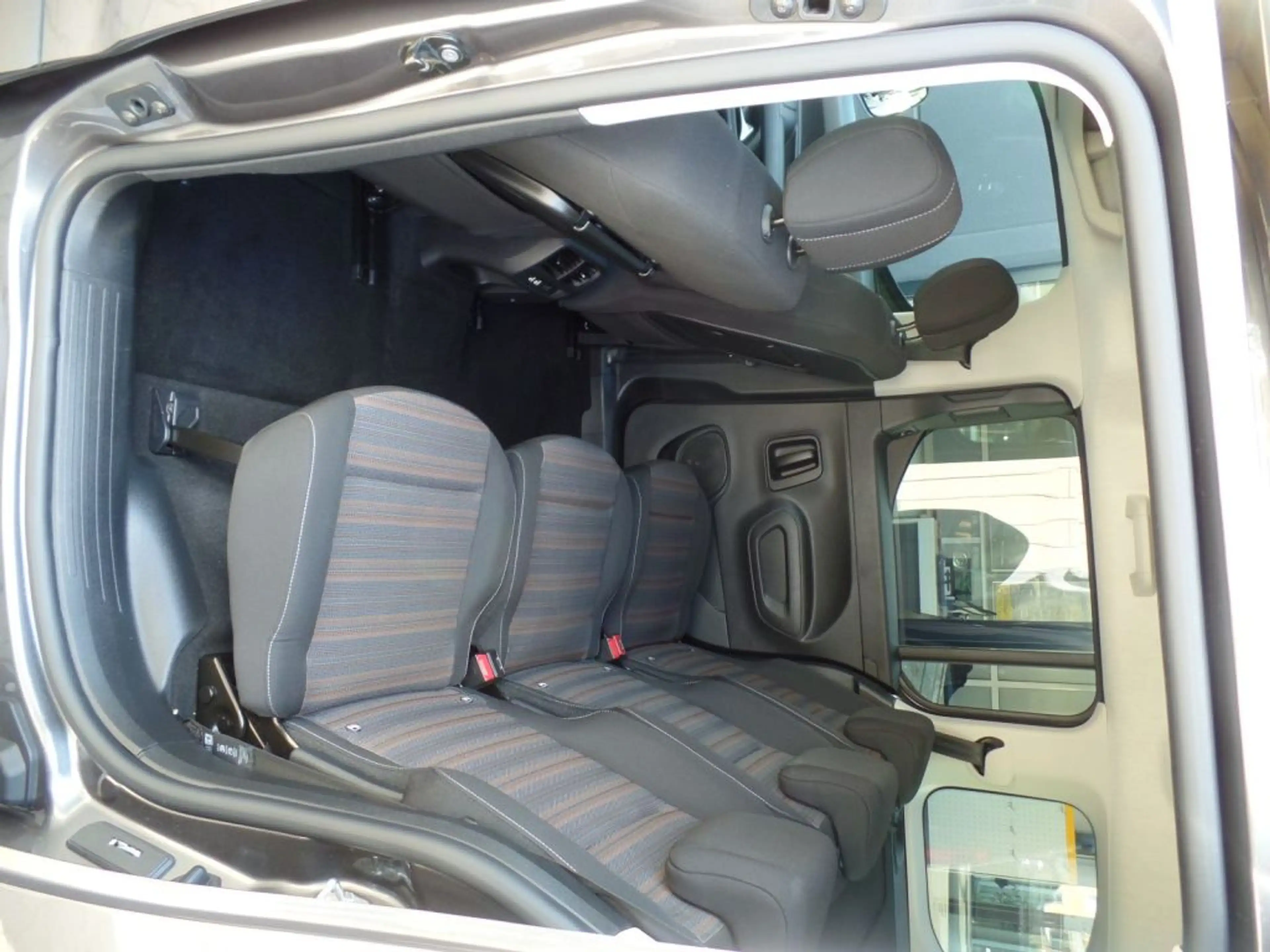 Opel Combo Life 1.5 D Start/Stop Elegance — photo 12