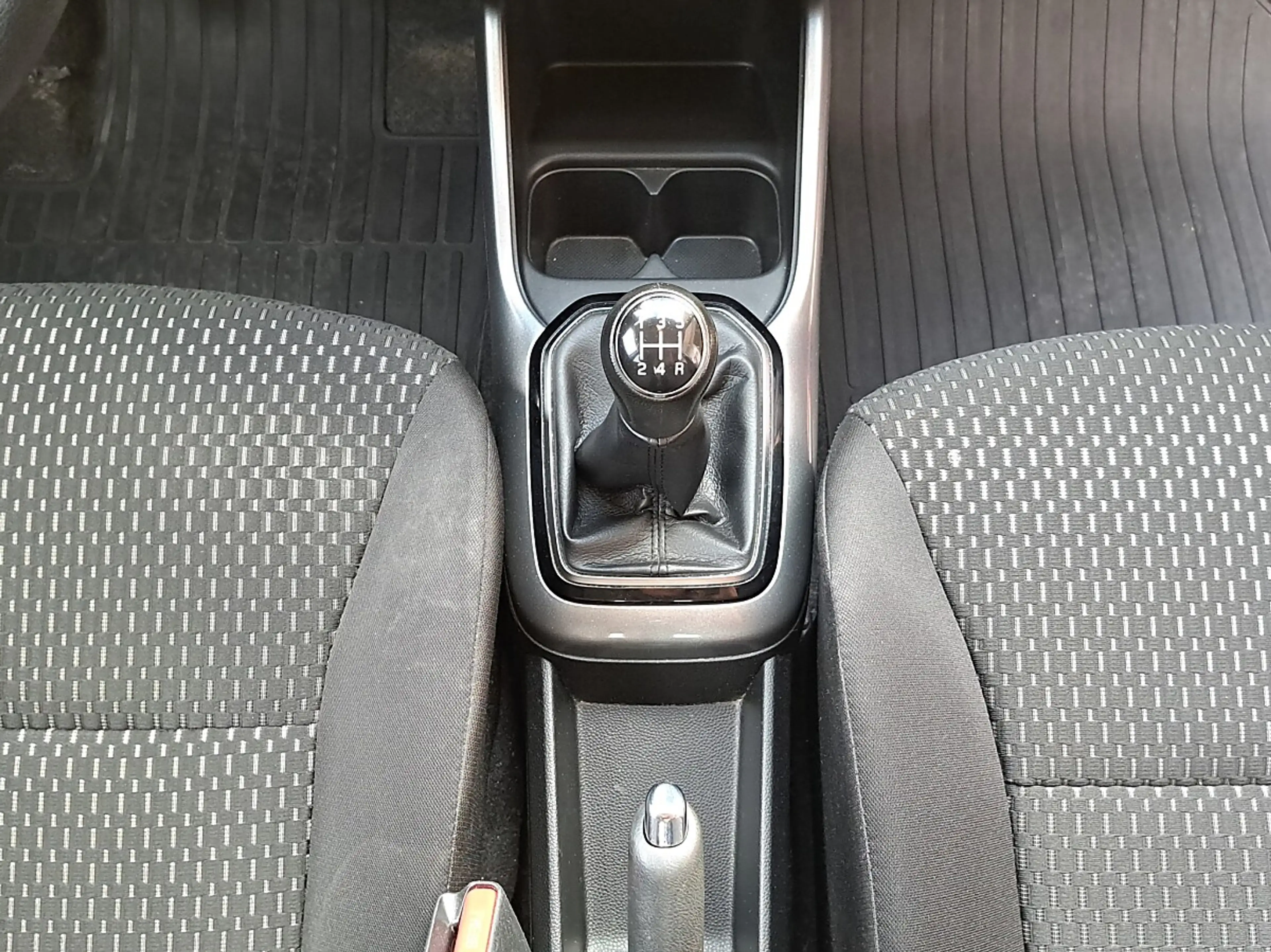 Suzuki Ignis 1,2 Dualjet Hybrid Allgrip Shine — photo 14