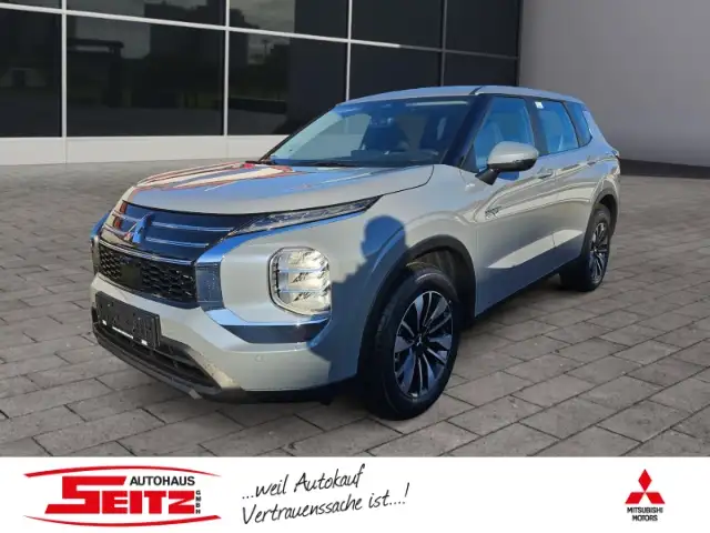 Mitsubishi Outlander 2.4 BASIS S-AWC Monstein-Grau