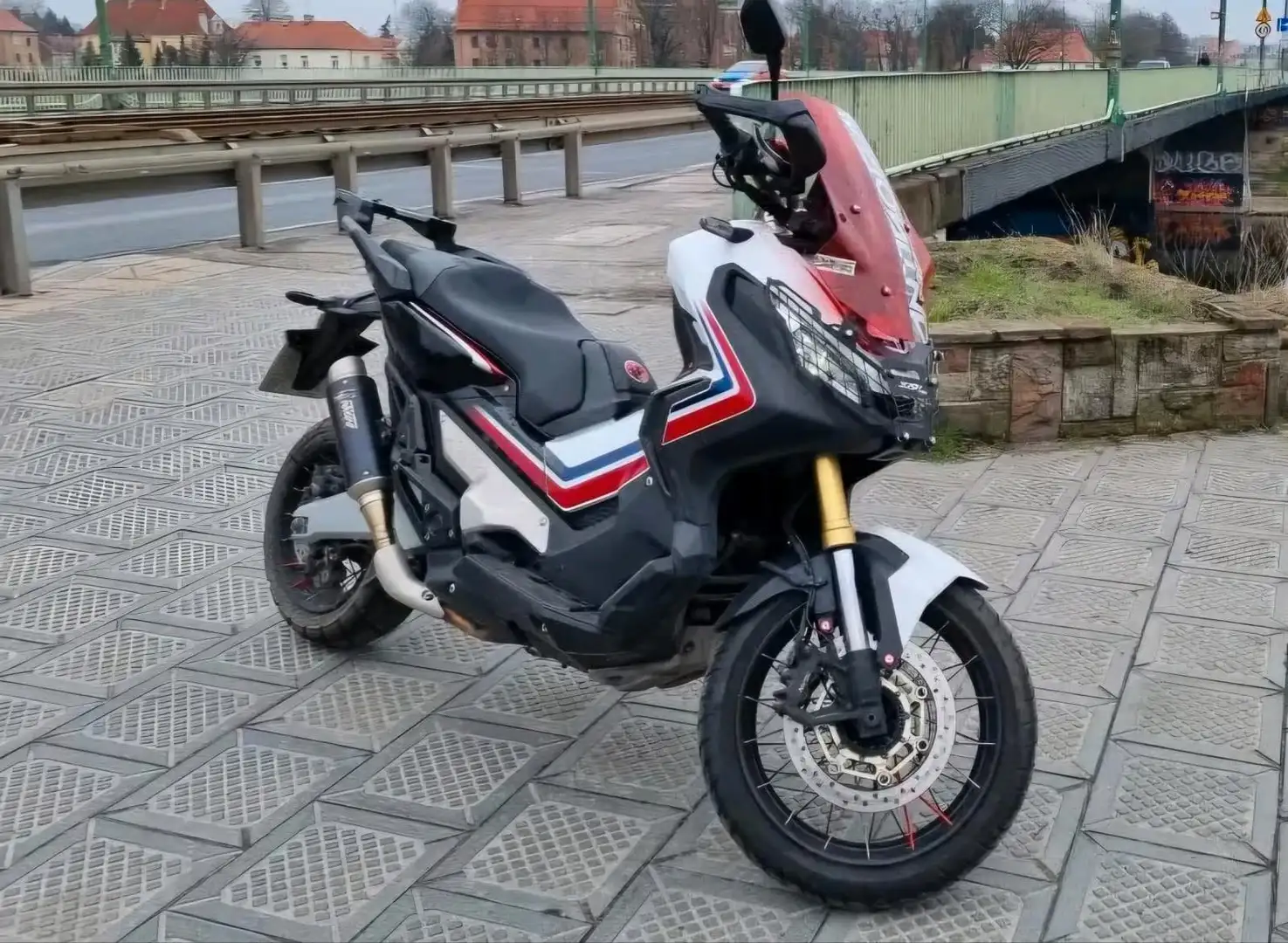 Honda X-ADV Fekete - 1