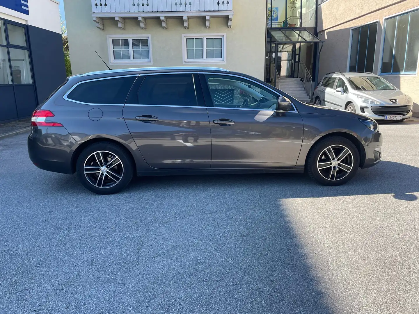 Peugeot 308 308 SW 1,6 HDi 92 FAP Allure Allure Grau - 2