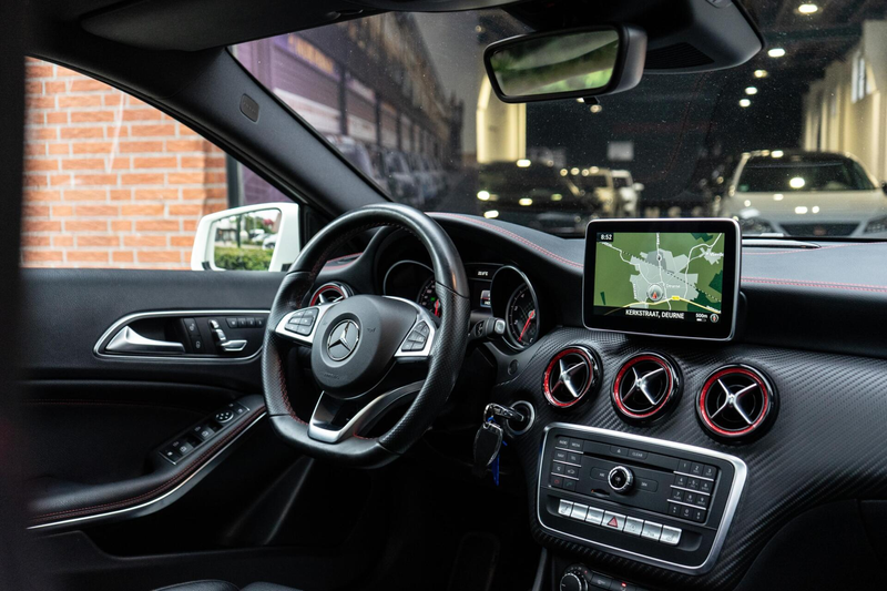 Mercedes-Benz A 250 AMG 4MATIC Pano / Memory / Camera — photo 12
