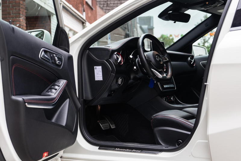 Mercedes-Benz A 250 AMG 4MATIC Pano / Memory / Camera — photo 11