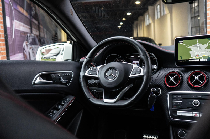 Mercedes-Benz A 250 AMG 4MATIC Pano / Memory / Camera — photo 13