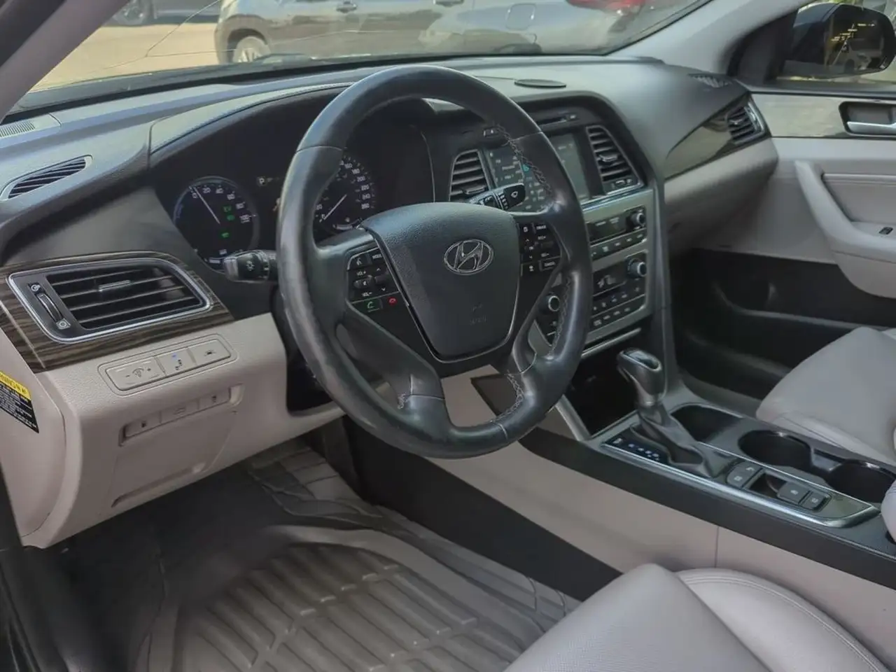 Hyundai SONATA снимка Hyundai SONATA
