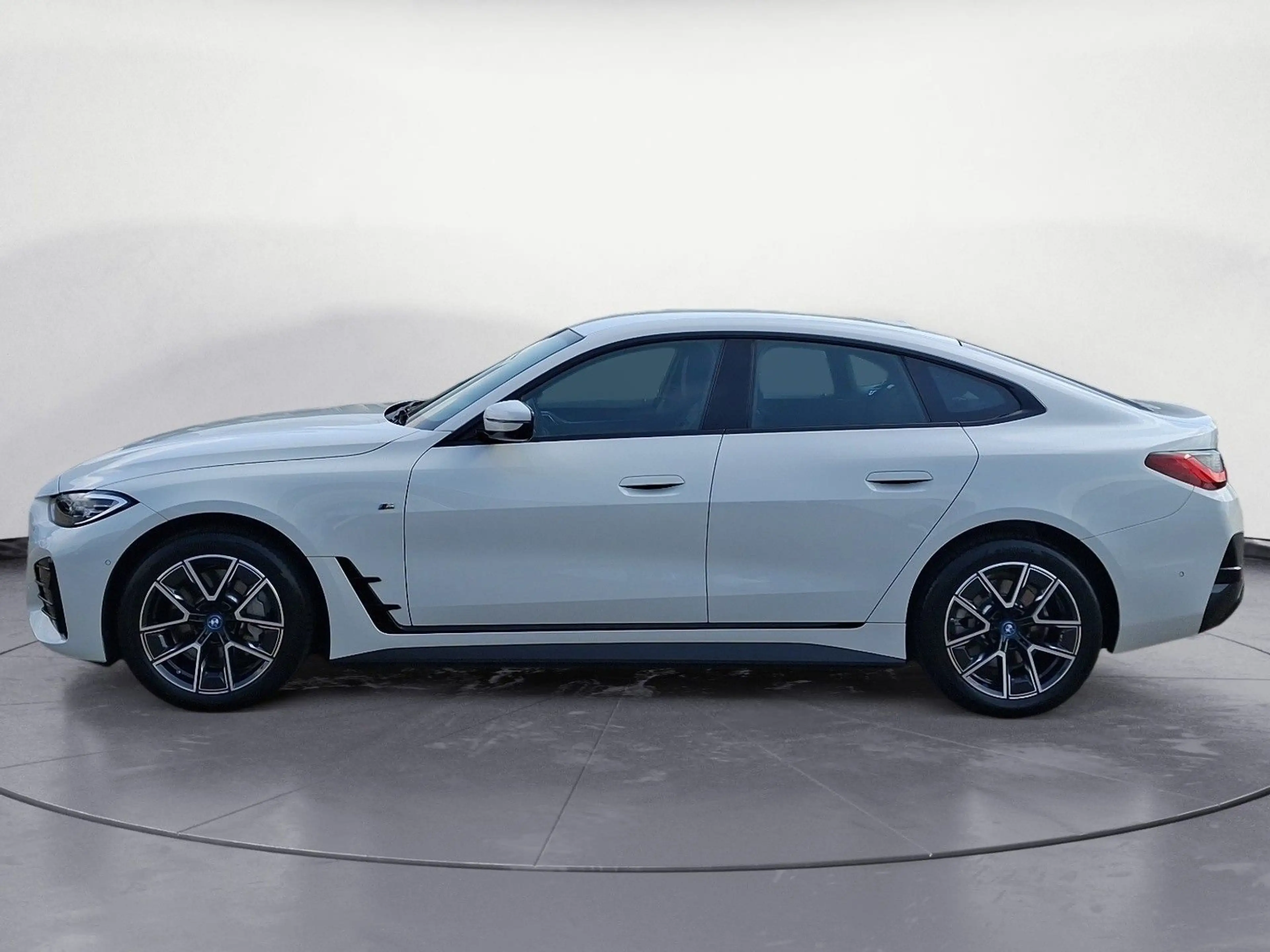BMW i4 eDrive40 M SPORT Parking Assistant Plus Live — photo 4