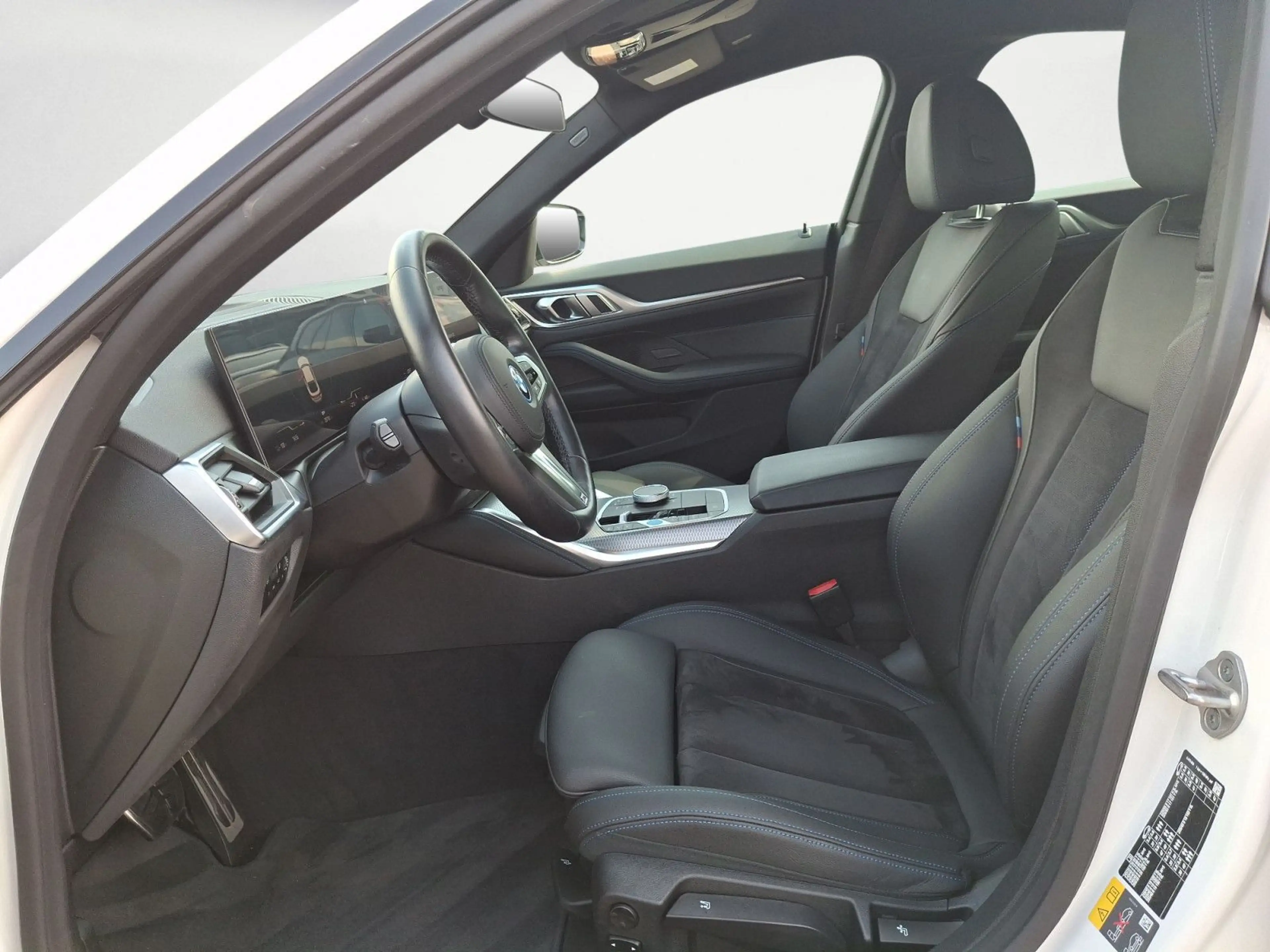 BMW i4 eDrive40 M SPORT Parking Assistant Plus Live — photo 11