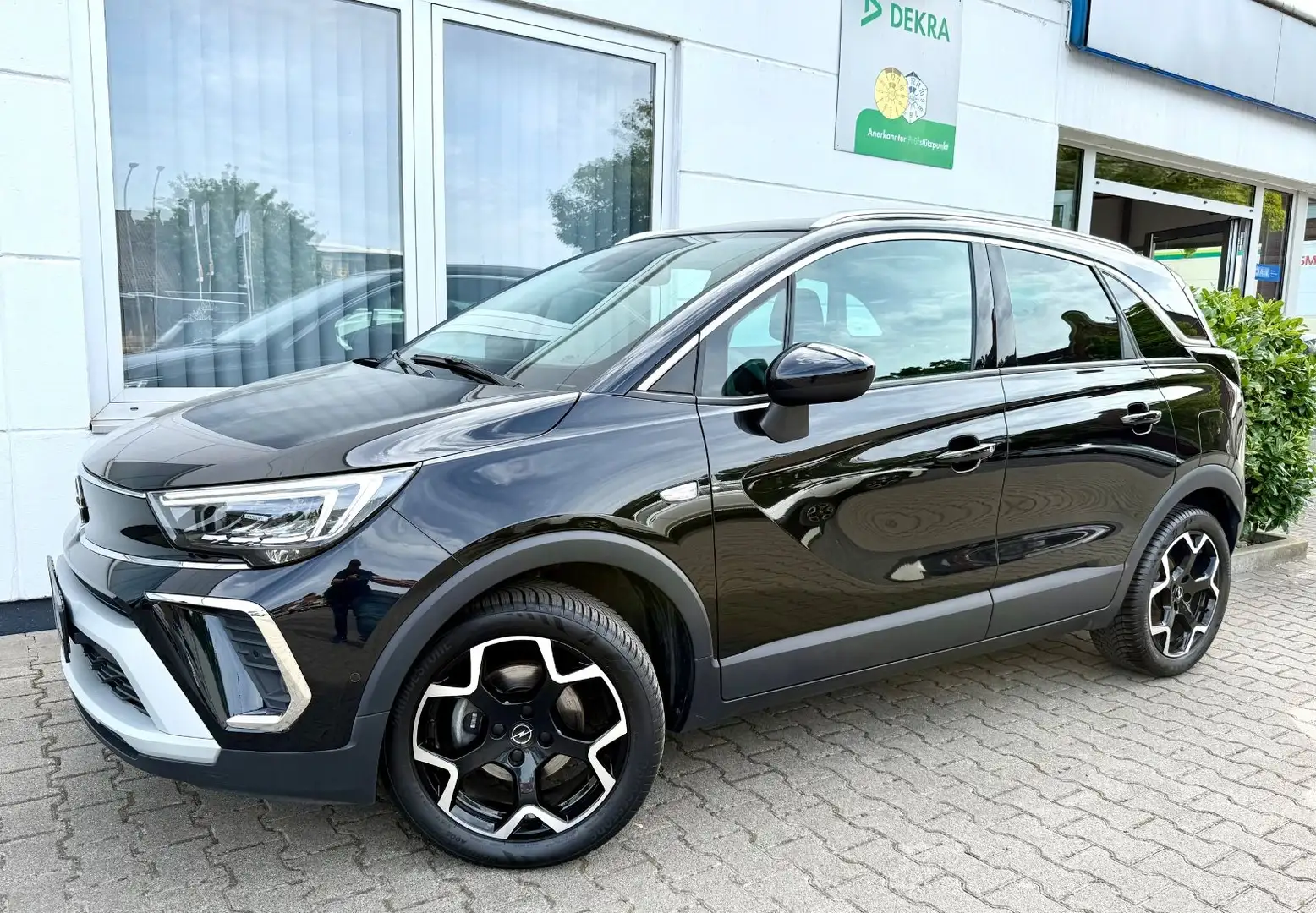 Opel Crossland X Crossland 1,2 Automatik Ultimate | Panoramadach Schwarz - 1