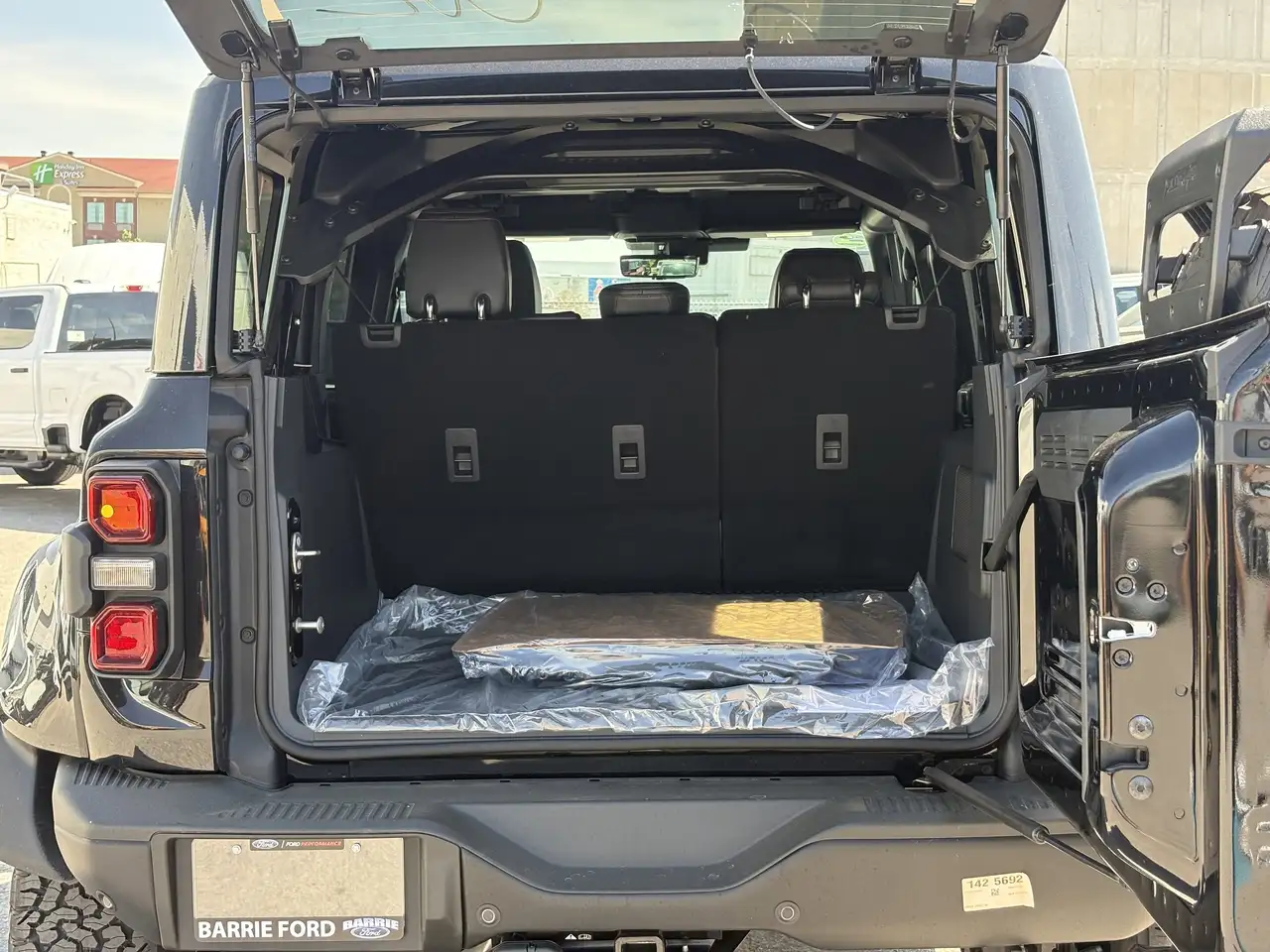 Ford Bronco photo Ford Bronco