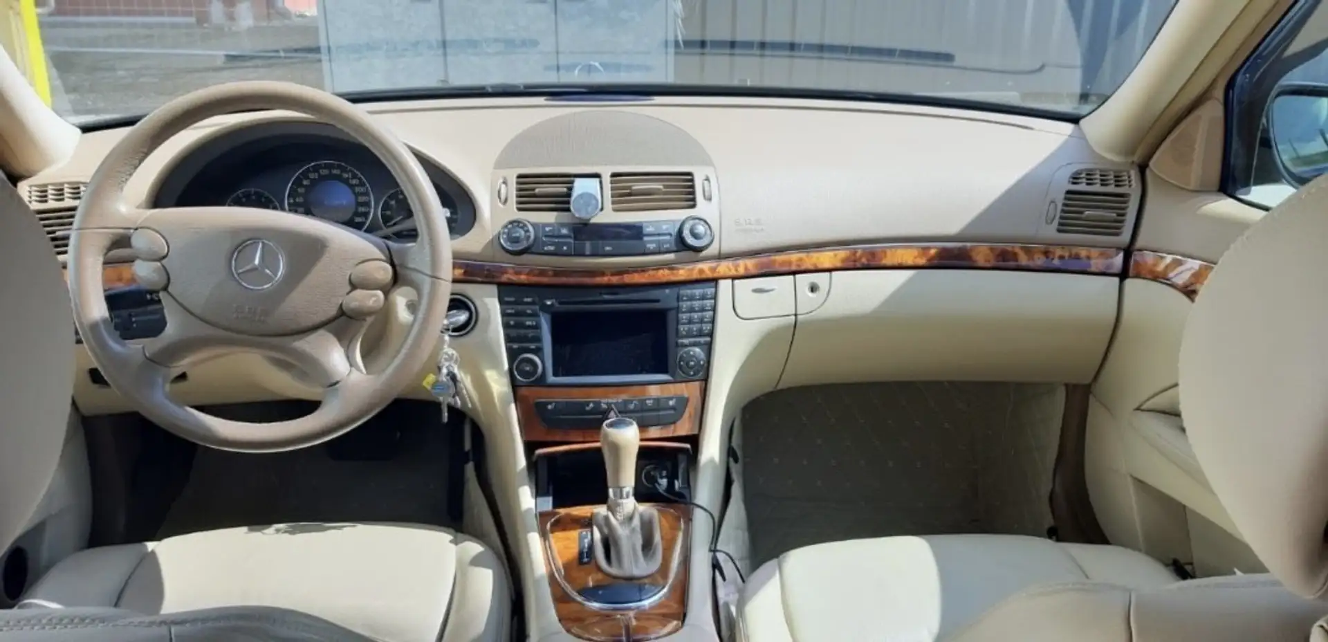 Mercedes-Benz E 280 7G-TRONIC Elegance Schwarz - 2