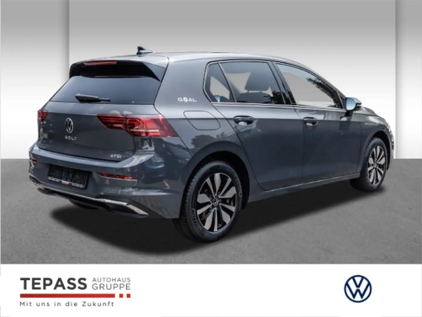 Volkswagen Golf VIII 1,5 eTSI Goal NAVI LED DIGITAL Grijs - 2