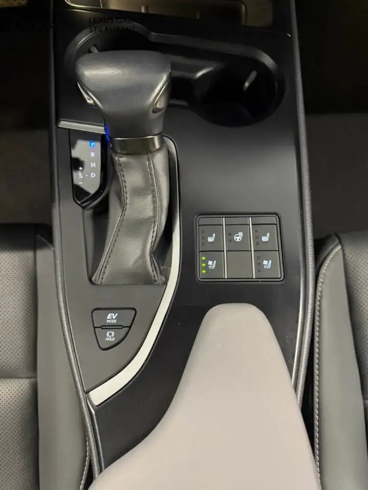 Lexus UX снимка Lexus UX