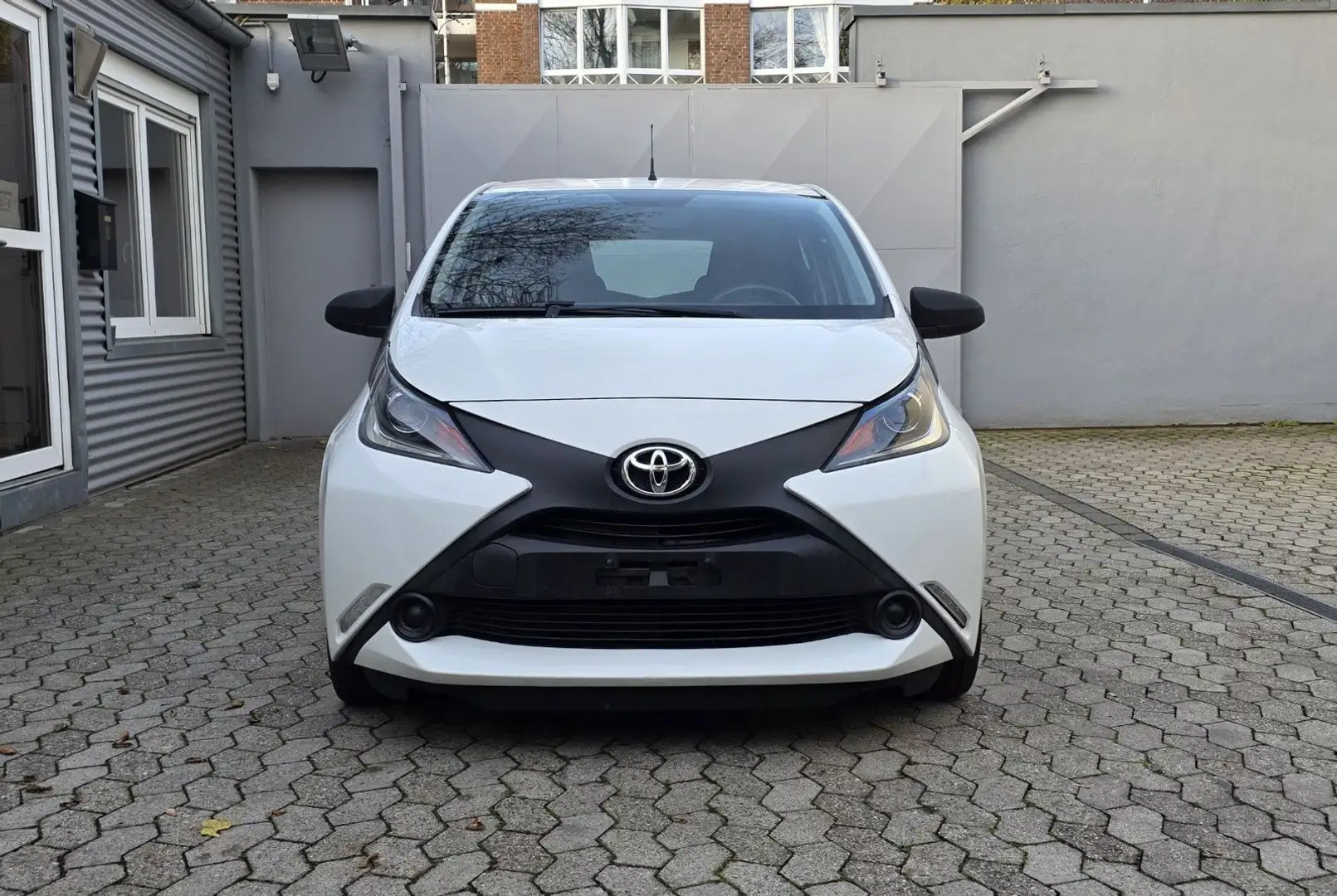 Toyota AYGO x , Klima,Tempo,MultiLenk,StartStop Weiß - 2