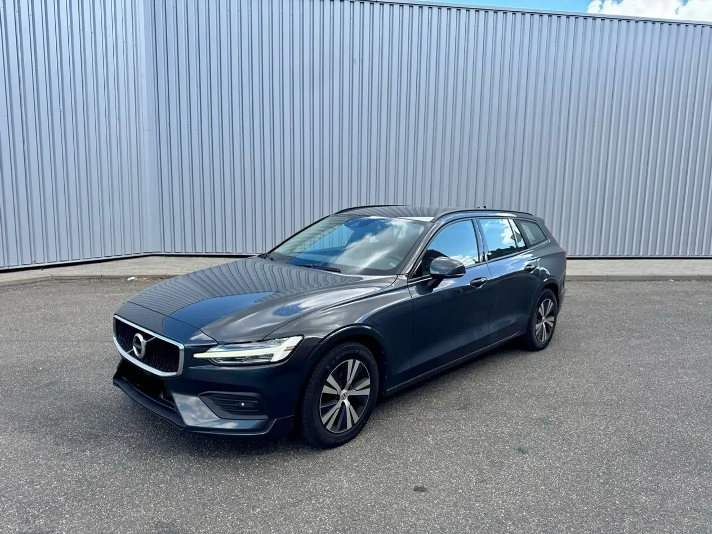 Volvo V60 V60 2.0 D3 Business Dynamic Edition. Noir - 1