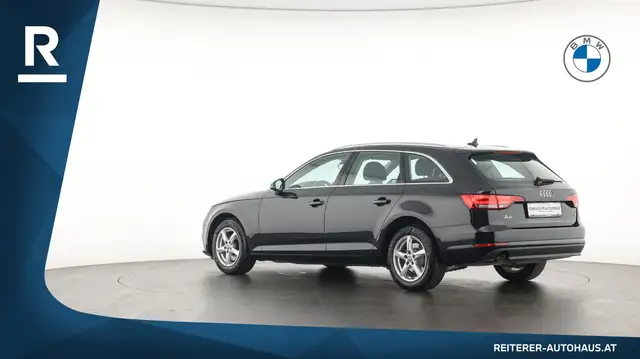 Audi A4 view 4