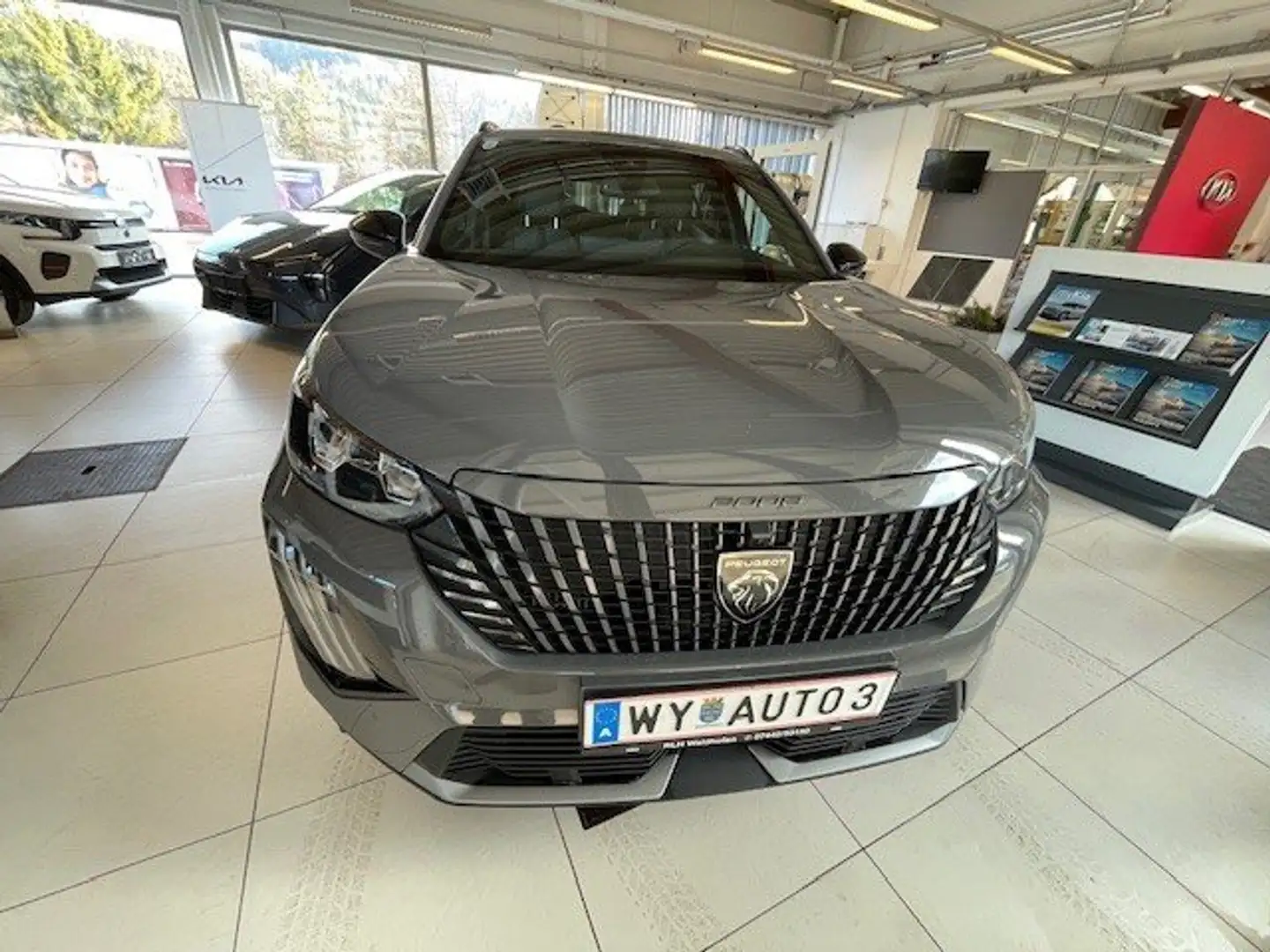 Peugeot 2008 Hybrid 136 Allure Grau - 1