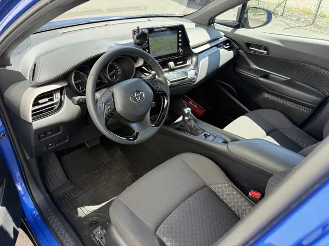 Toyota C-HR view 10