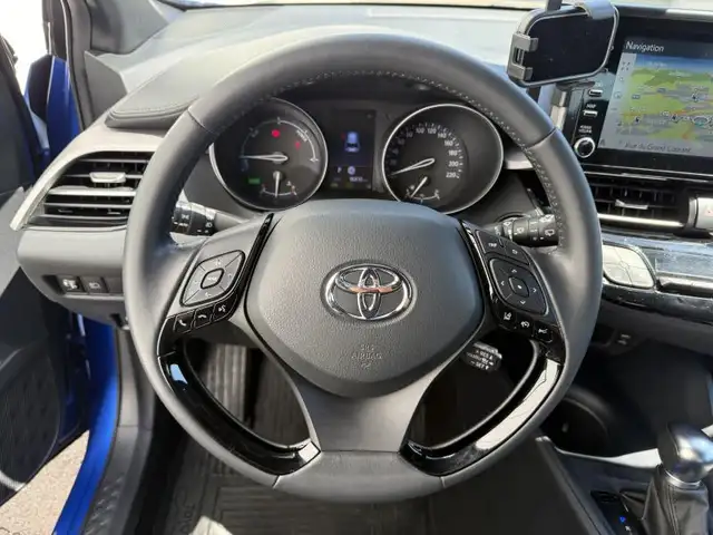 Toyota C-HR view 11