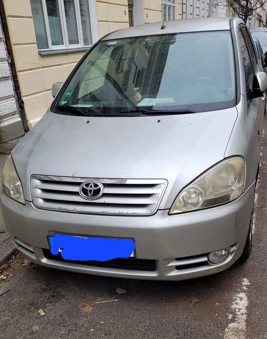 Toyota Avensis Verso Avensis Verso D-4D Silber - 1