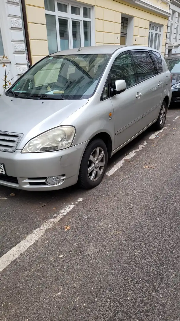 Toyota Avensis Verso Avensis Verso D-4D Silber - 2