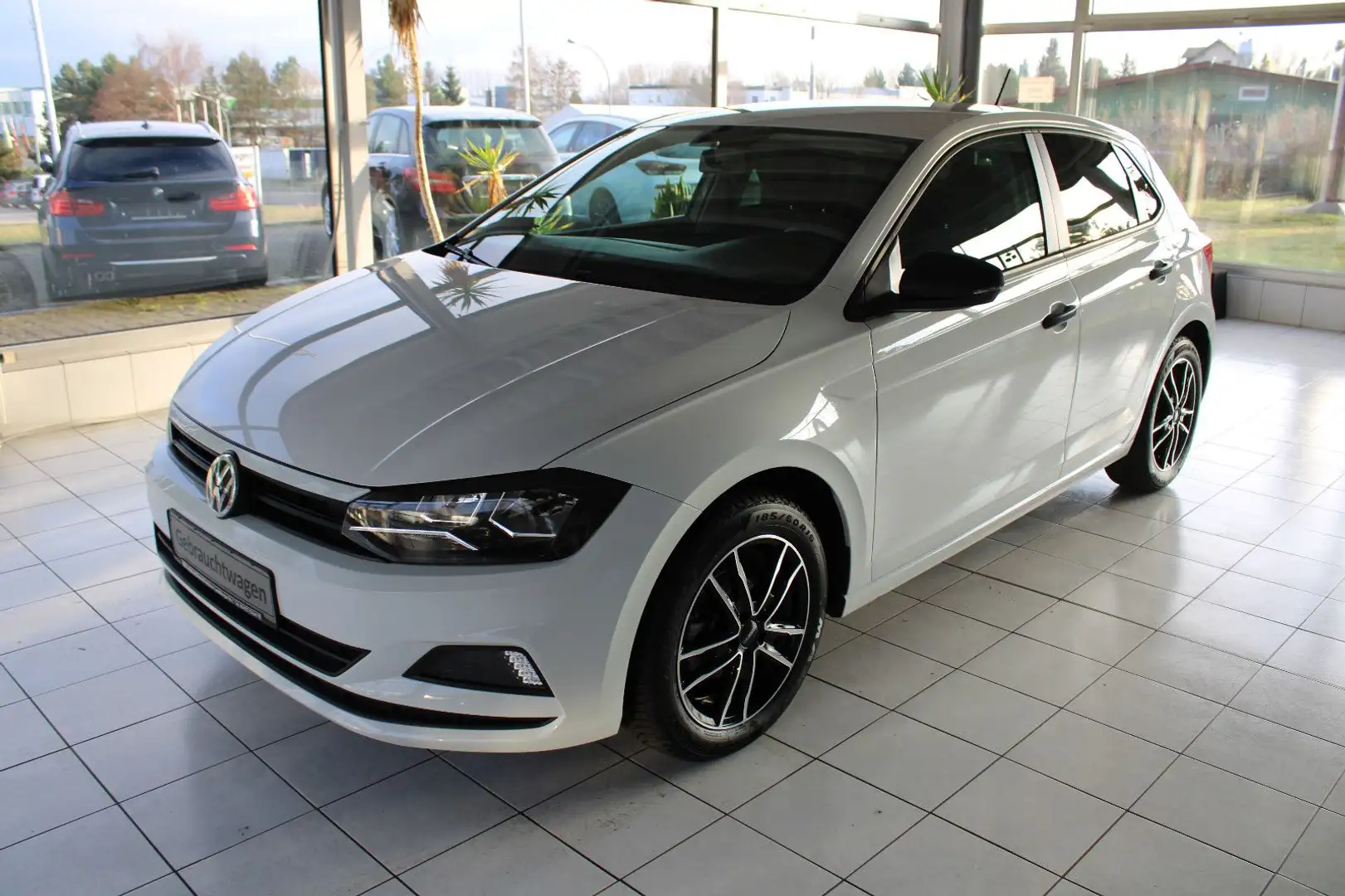 Volkswagen Polo VI 5-TÜRIG KLIMA TEMPOMAT ALU Blanc - 1