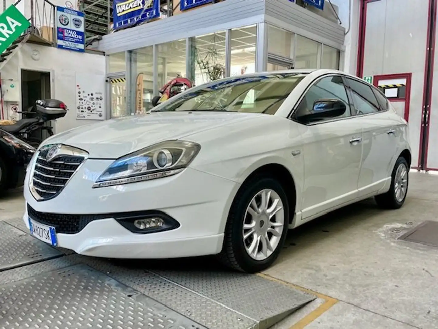 Lancia Delta Delta 1.6 mjt Gold 120cv KM 57.800 VERI !!!!! Wit - 1