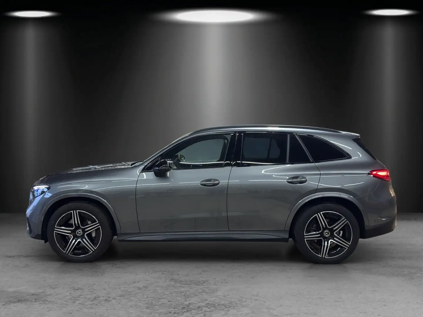 Mercedes-Benz GLC 220 d AMG Prem+ AIRMATIC Pano DISTRO Memo AHK Gris - 2