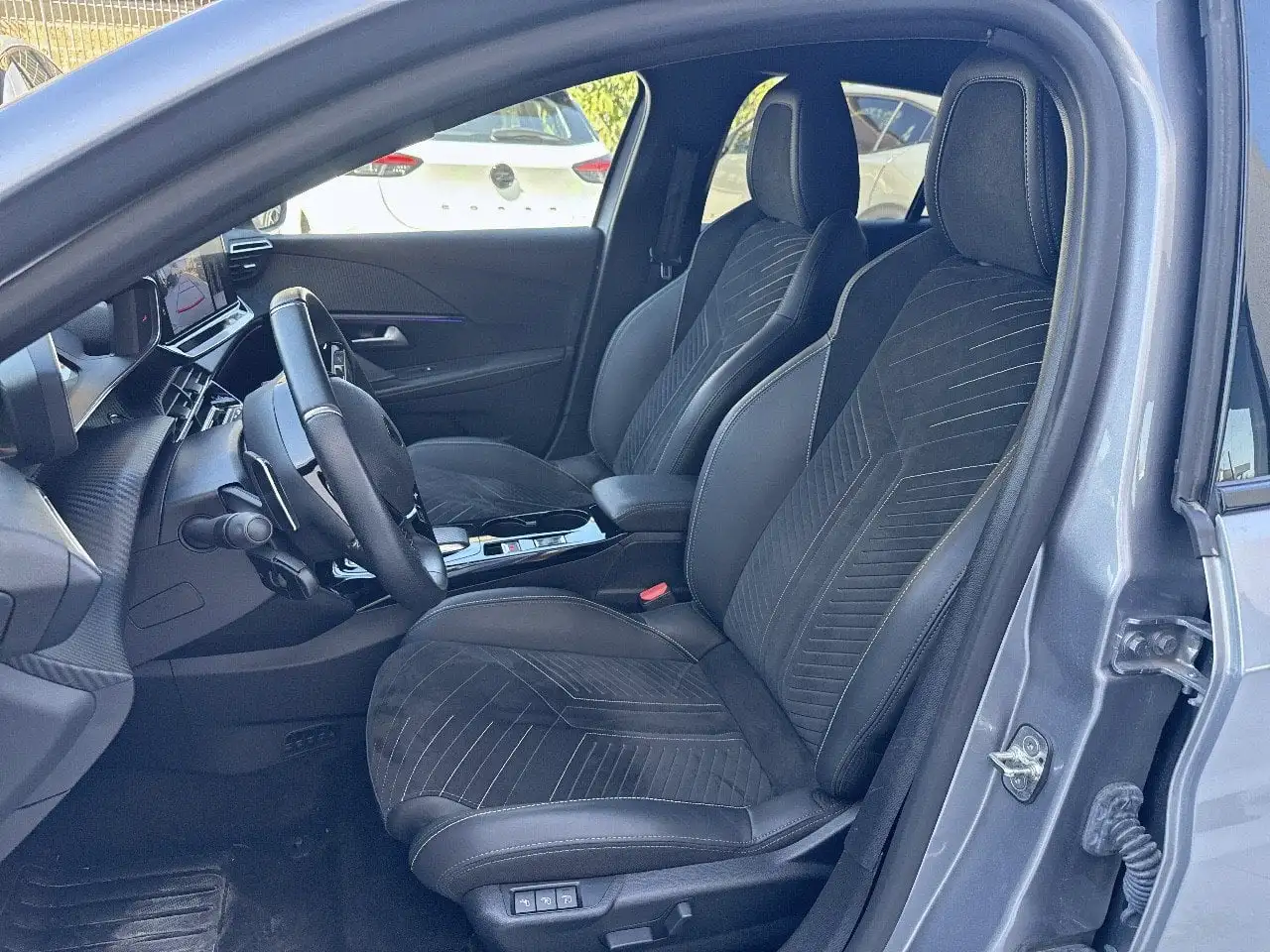 Peugeot 208 GT Hybrid 145 e-DCS6 auto, миниатюра 9