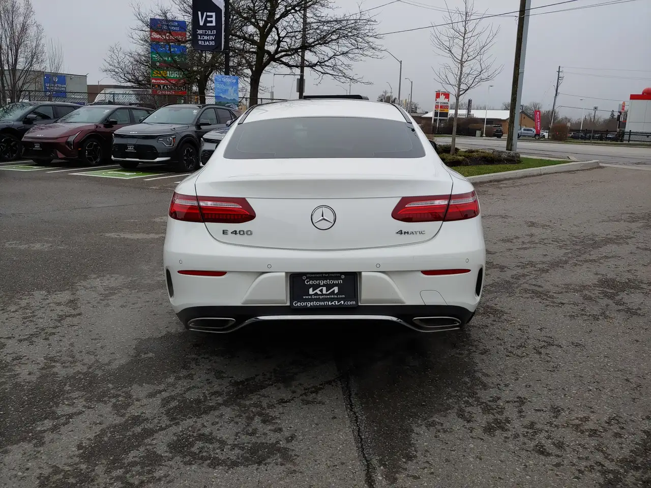Mercedes-Benz E-Class снимка Mercedes-Benz E-Class