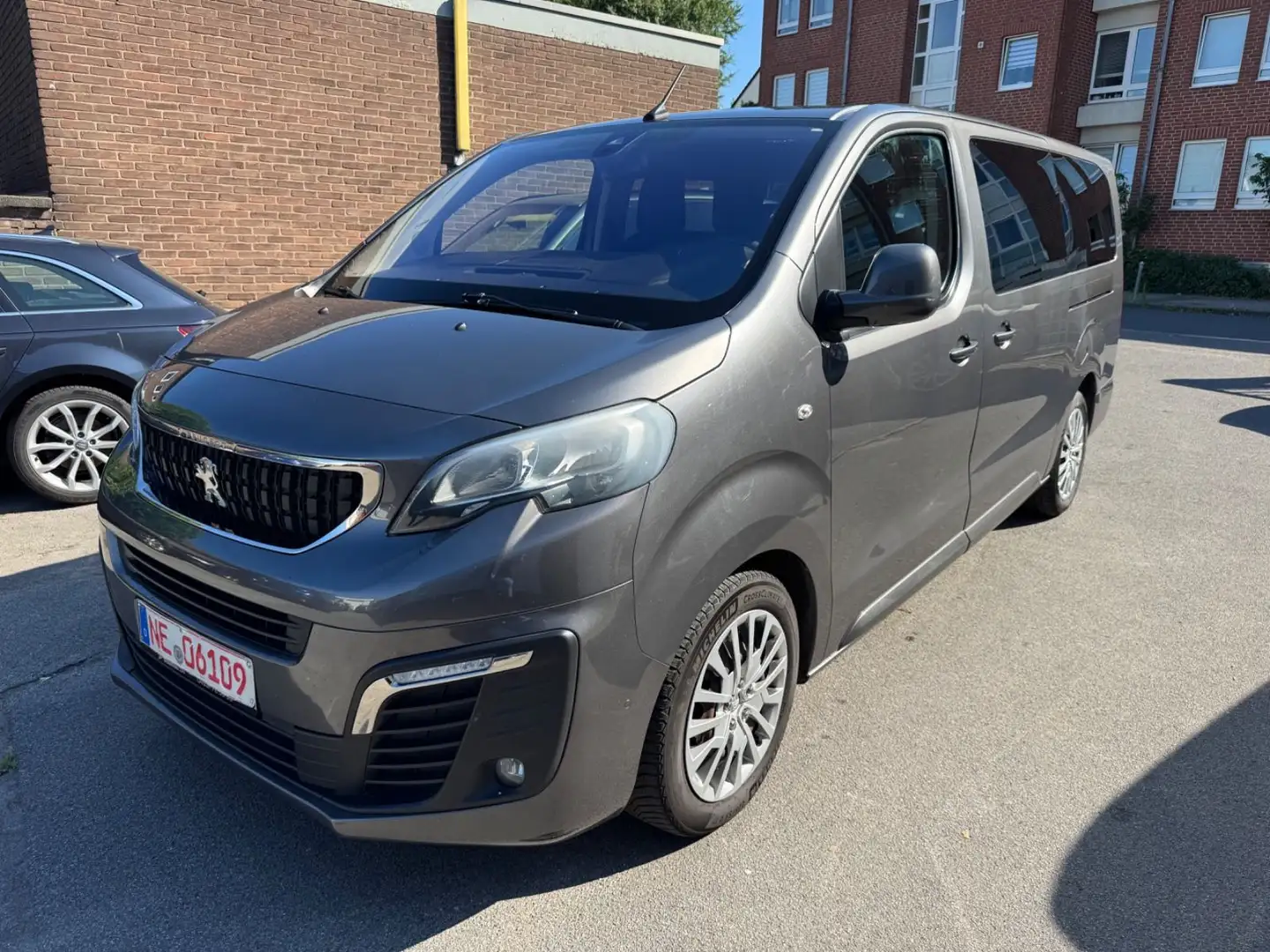 Peugeot Traveller Business L3-Navi-9 Sitze Grigio - 1