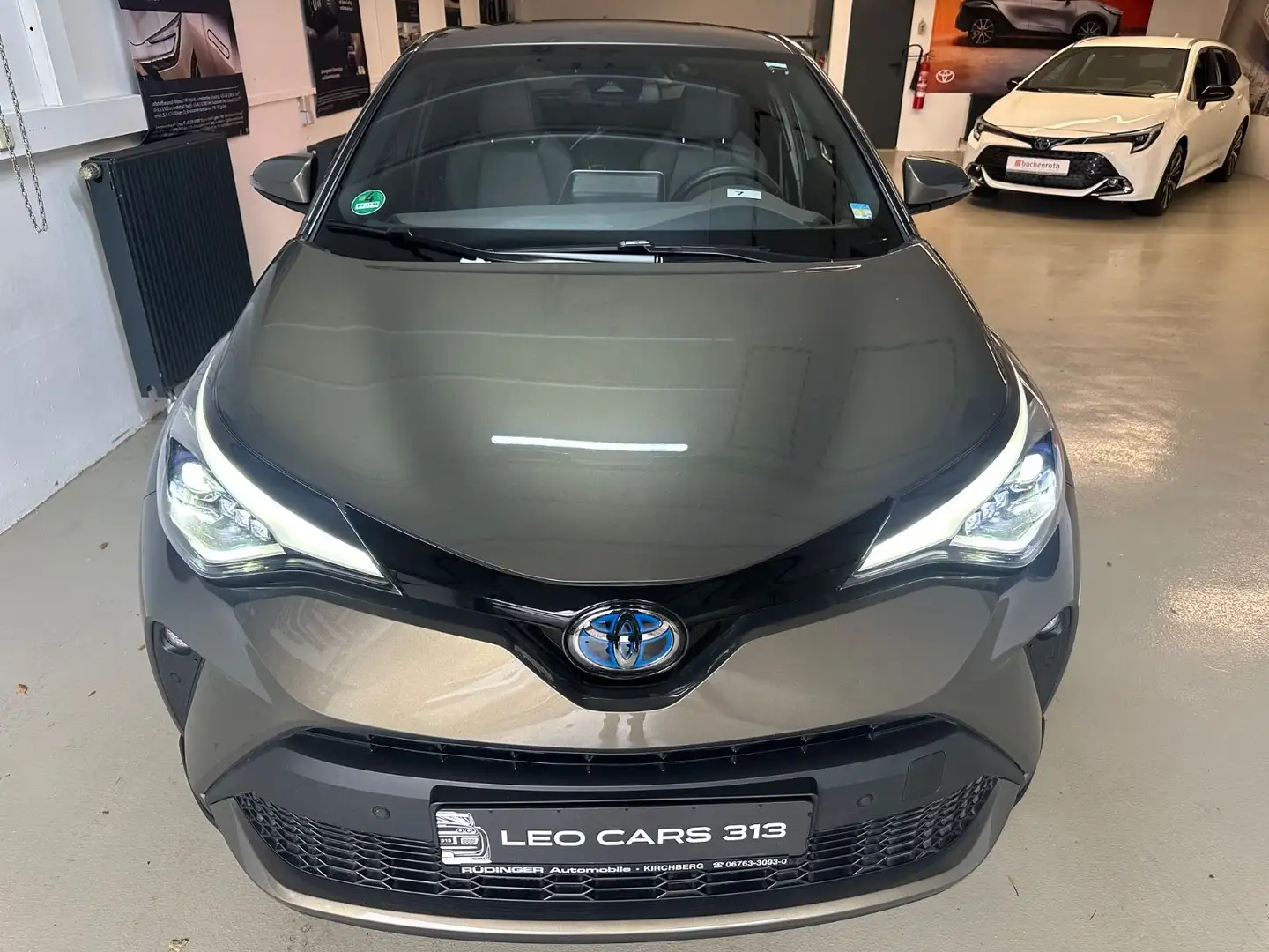 Toyota C-HR Hybrid Lounge 2,0 JBL Braun - 2