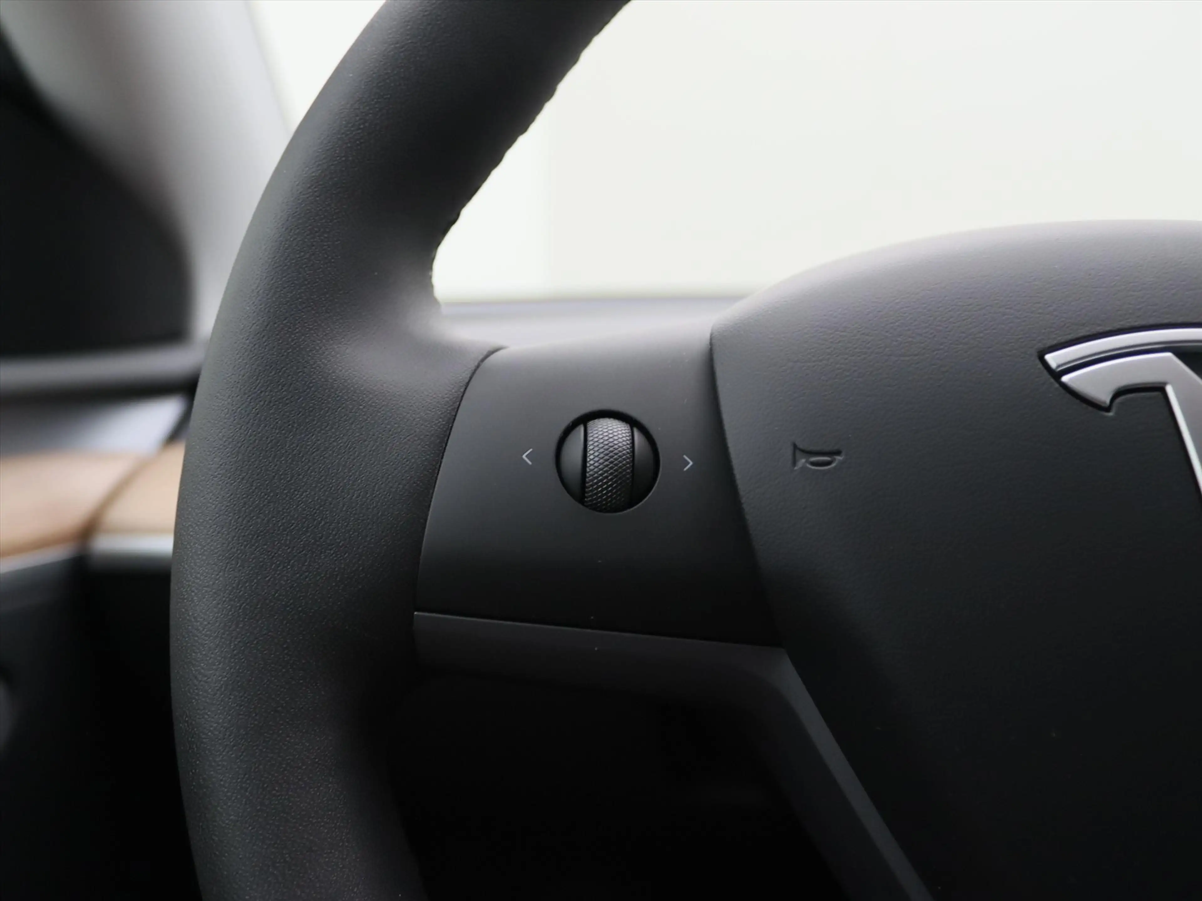 Tesla Model Y Long Range AWD 75kWh 351pk 93.7% SoH [ AMD RYZEN+A — photo 22