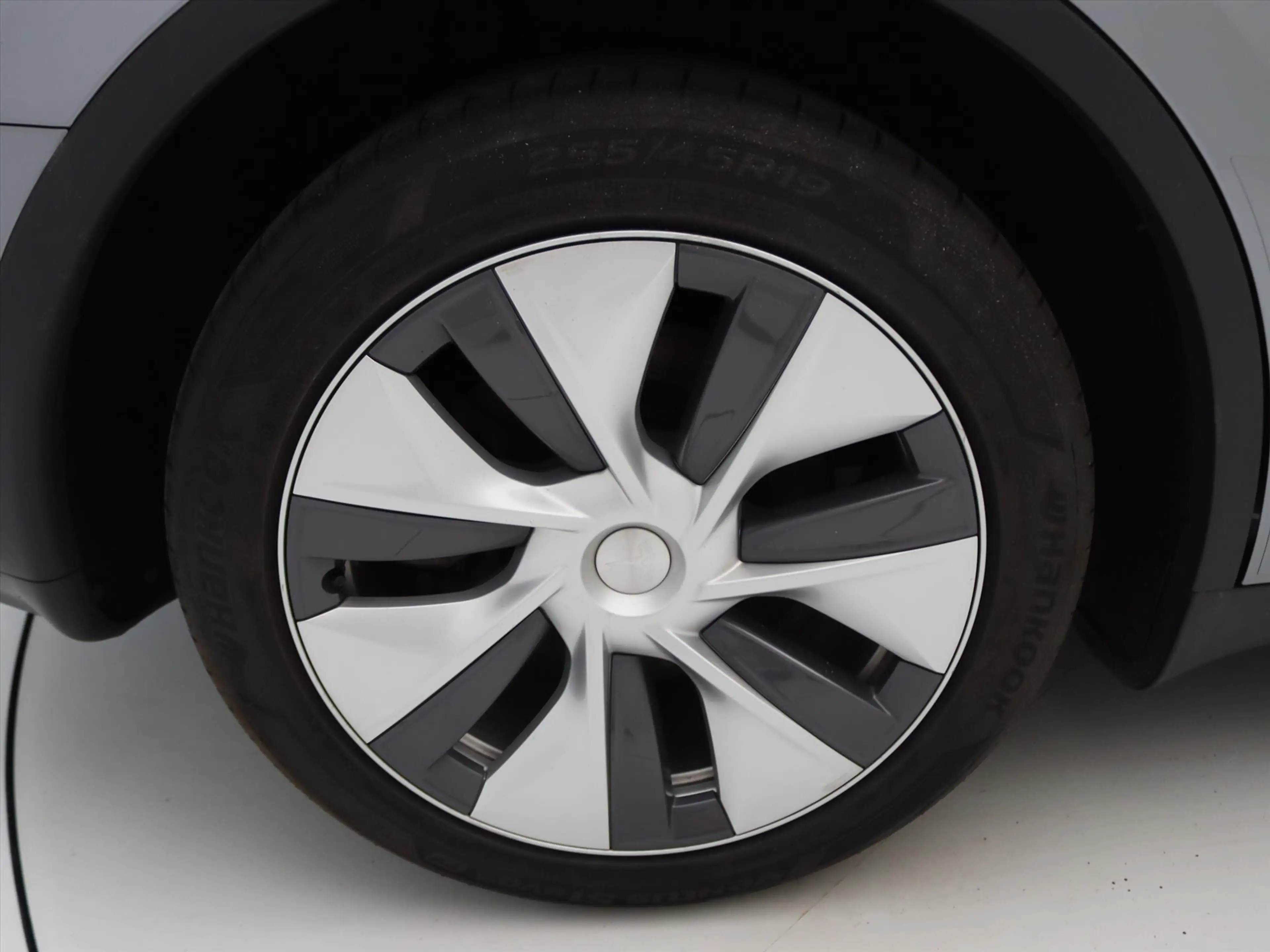 Tesla Model Y Long Range AWD 75kWh 351pk 93.7% SoH [ AMD RYZEN+A — photo 9