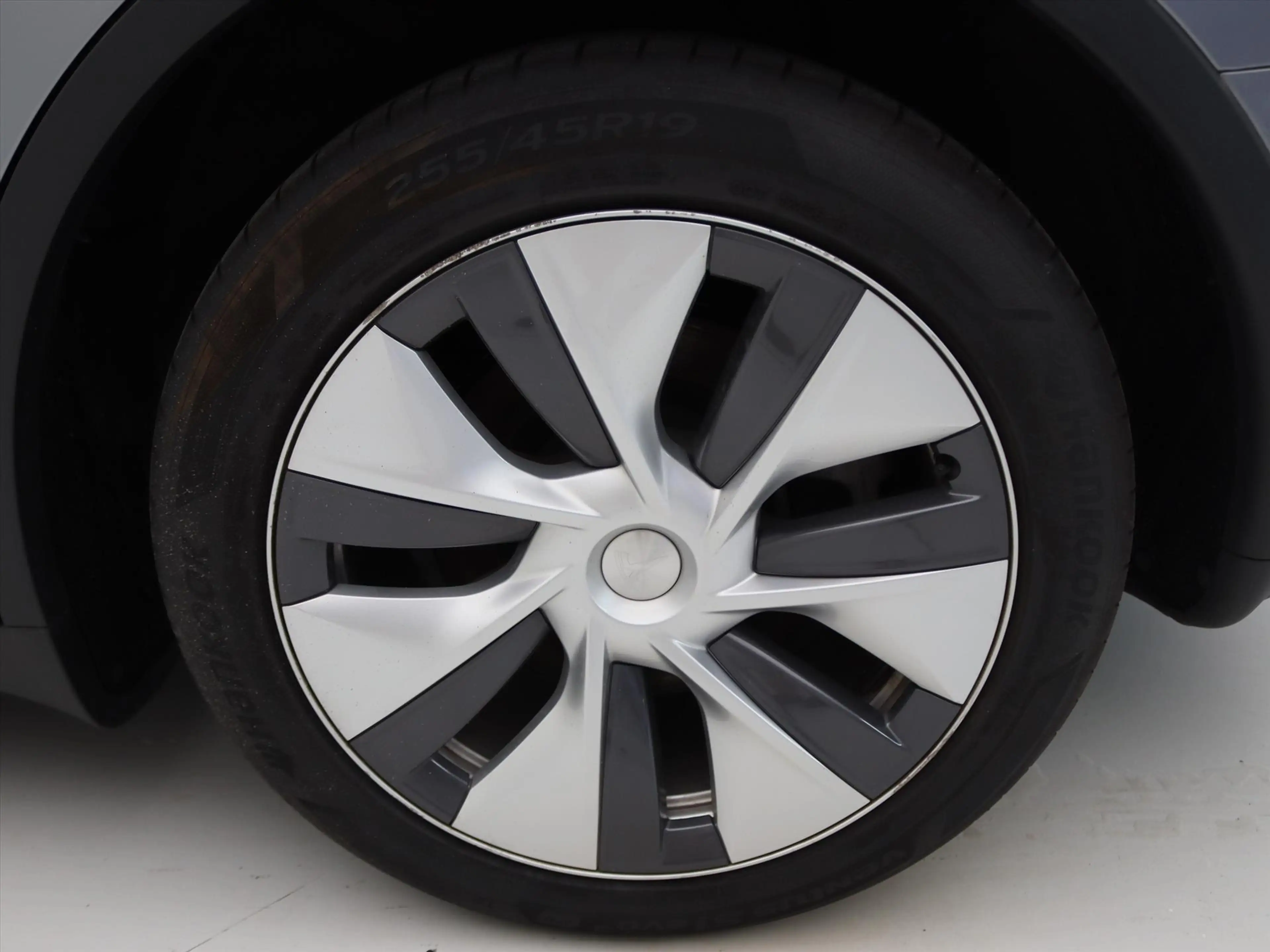 Tesla Model Y Long Range AWD 75kWh 351pk 93.7% SoH [ AMD RYZEN+A — photo 12