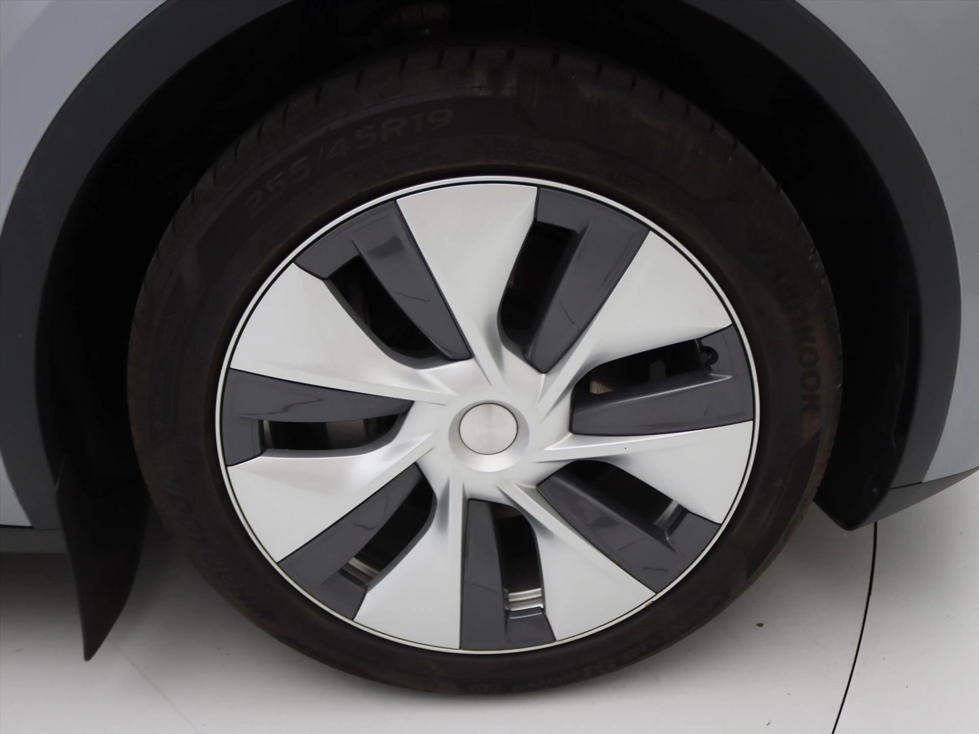 Tesla Model Y Long Range AWD 75kWh 351pk 93.7% SoH [ AMD RYZEN+A — photo 10
