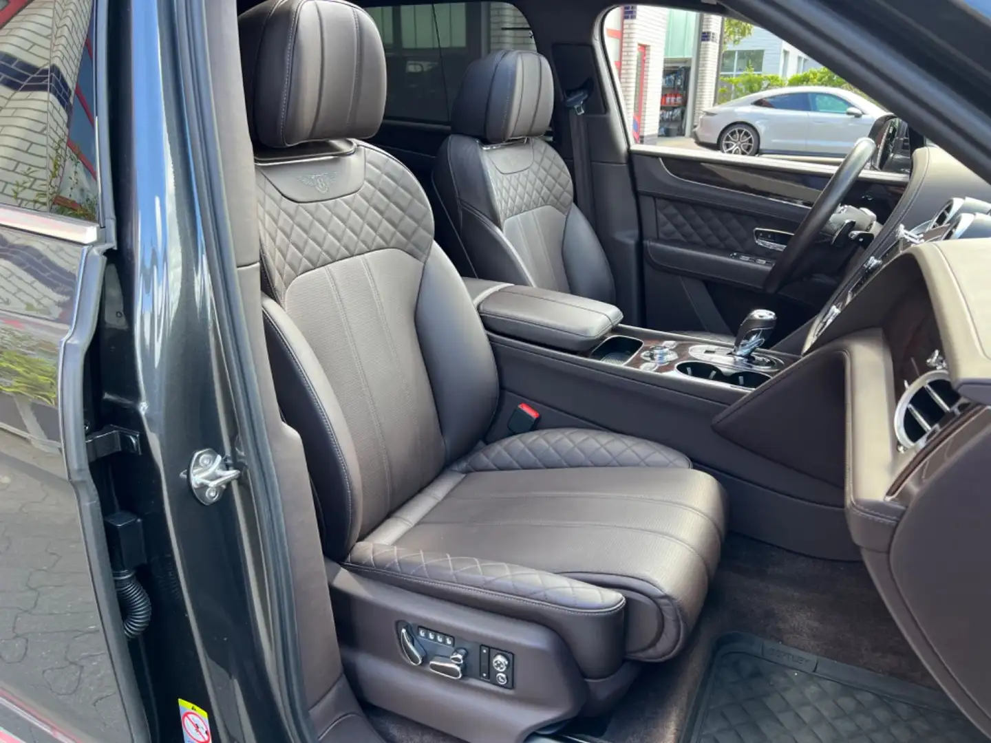 Bentley Bentayga BENTAYGA 4.0 V8 DIESEL, MULLINER, PANORAMA,22 Z Grijs - 2