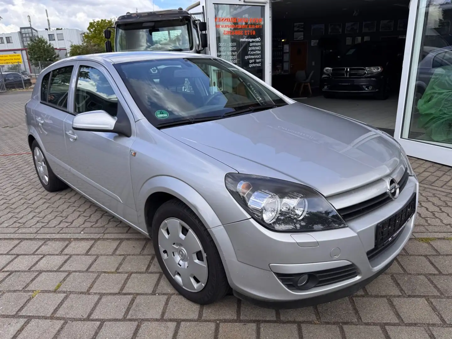 Opel Astra H Lim. Edition -1.Hand 90jahriger Silver - 2