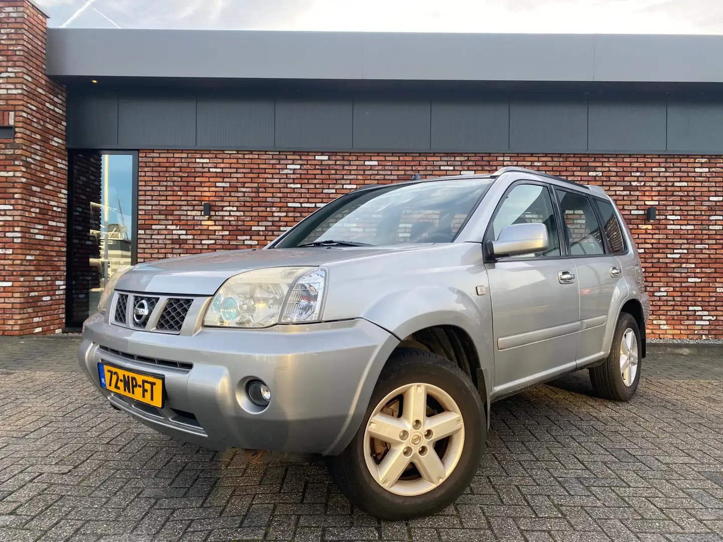 Nissan X-Trail 2.5 Sport Outdoor Trekhaak Cruise 4x4 Grijs - 1