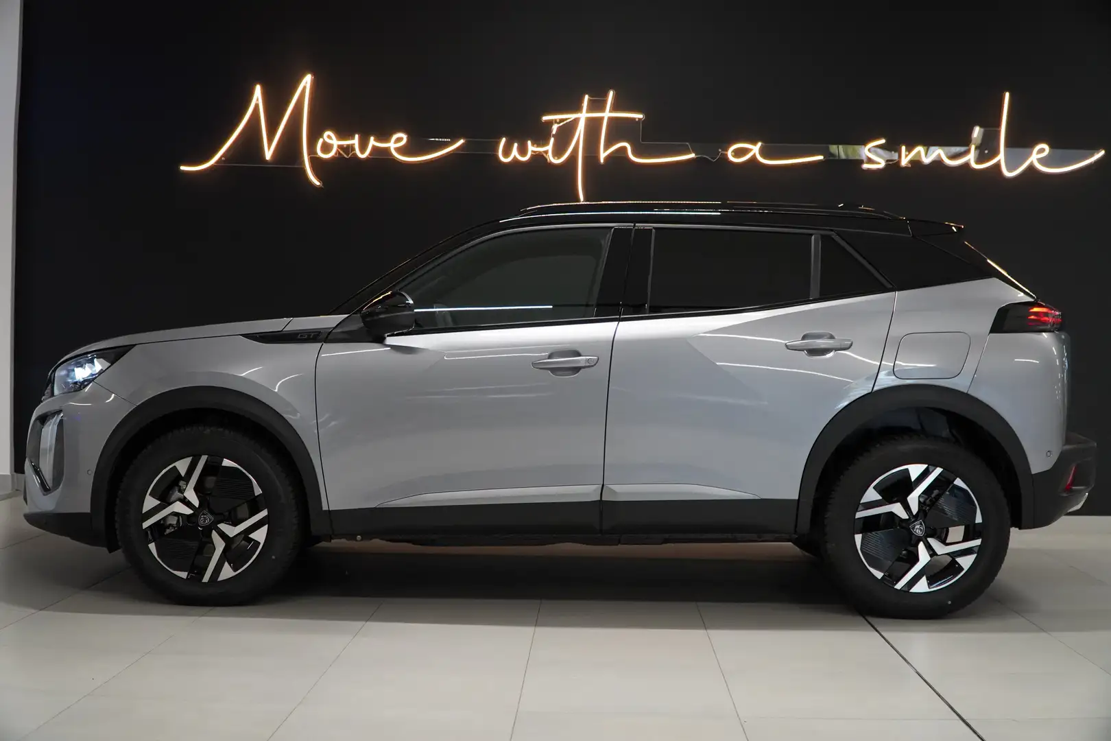 Peugeot 2008 2008 Hybrid 145 e-DSC GT Grau - 2