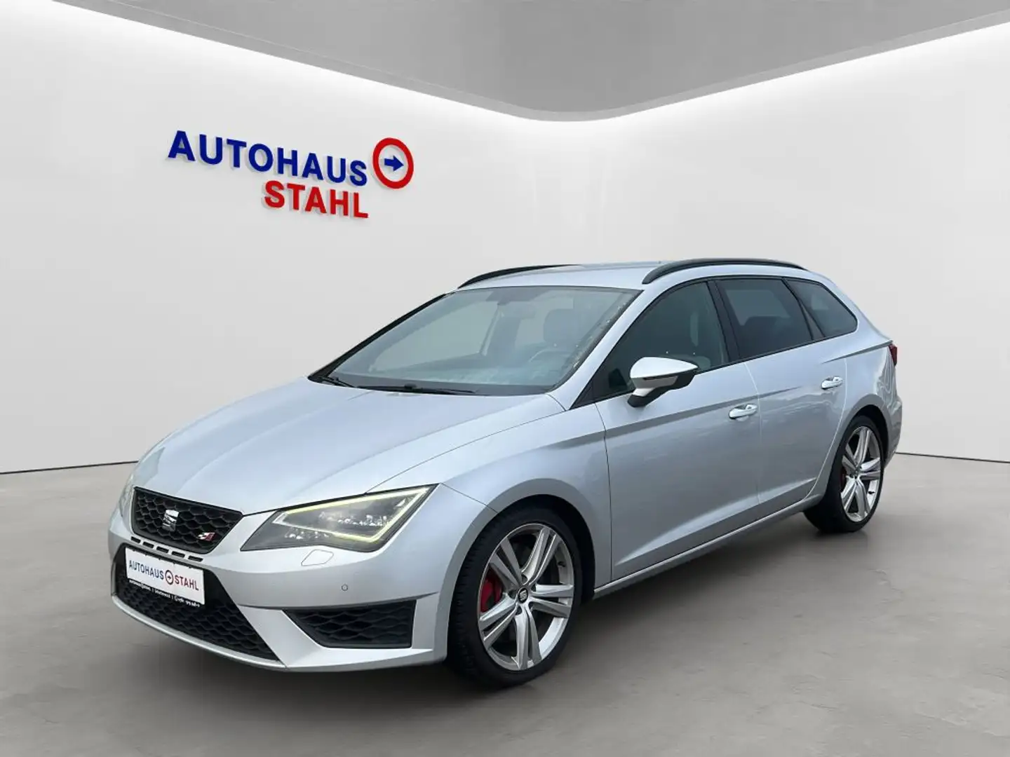 SEAT Leon ST 2.0 TSI DSG Cupra 265 Silber - 1