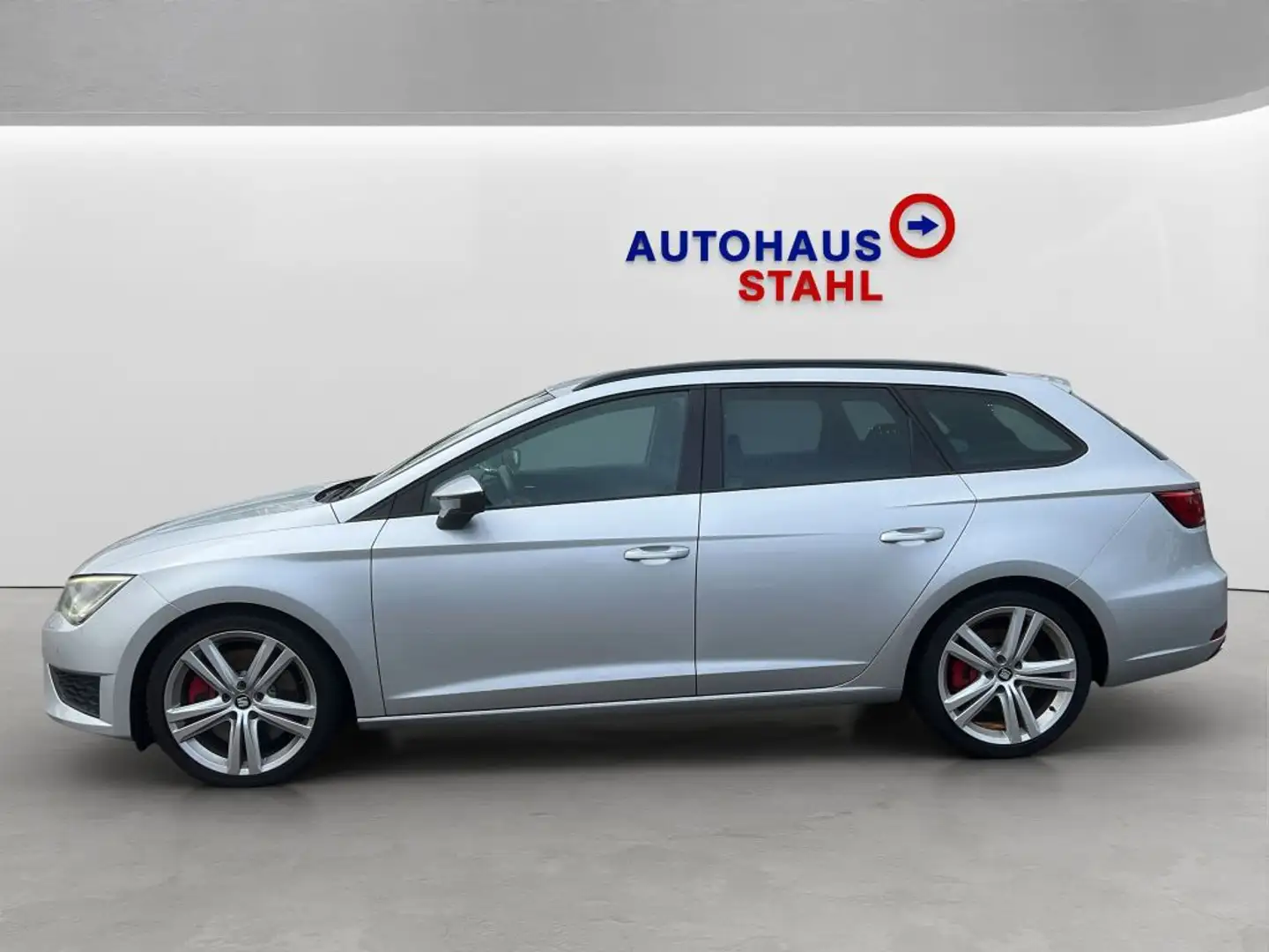 SEAT Leon ST 2.0 TSI DSG Cupra 265 Silber - 2
