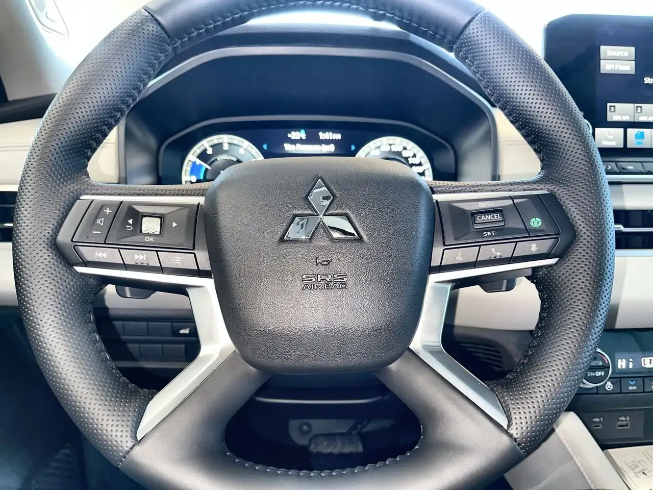 Mitsubishi Outlander снимка Mitsubishi Outlander